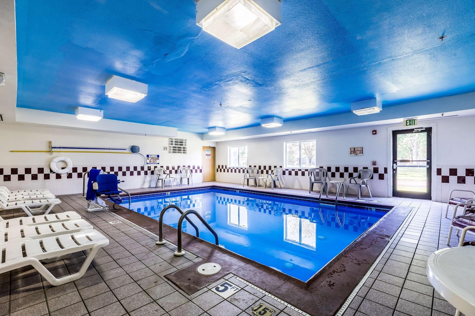 Vista Piscina Motel 6 Indianapolis, IN - Southport