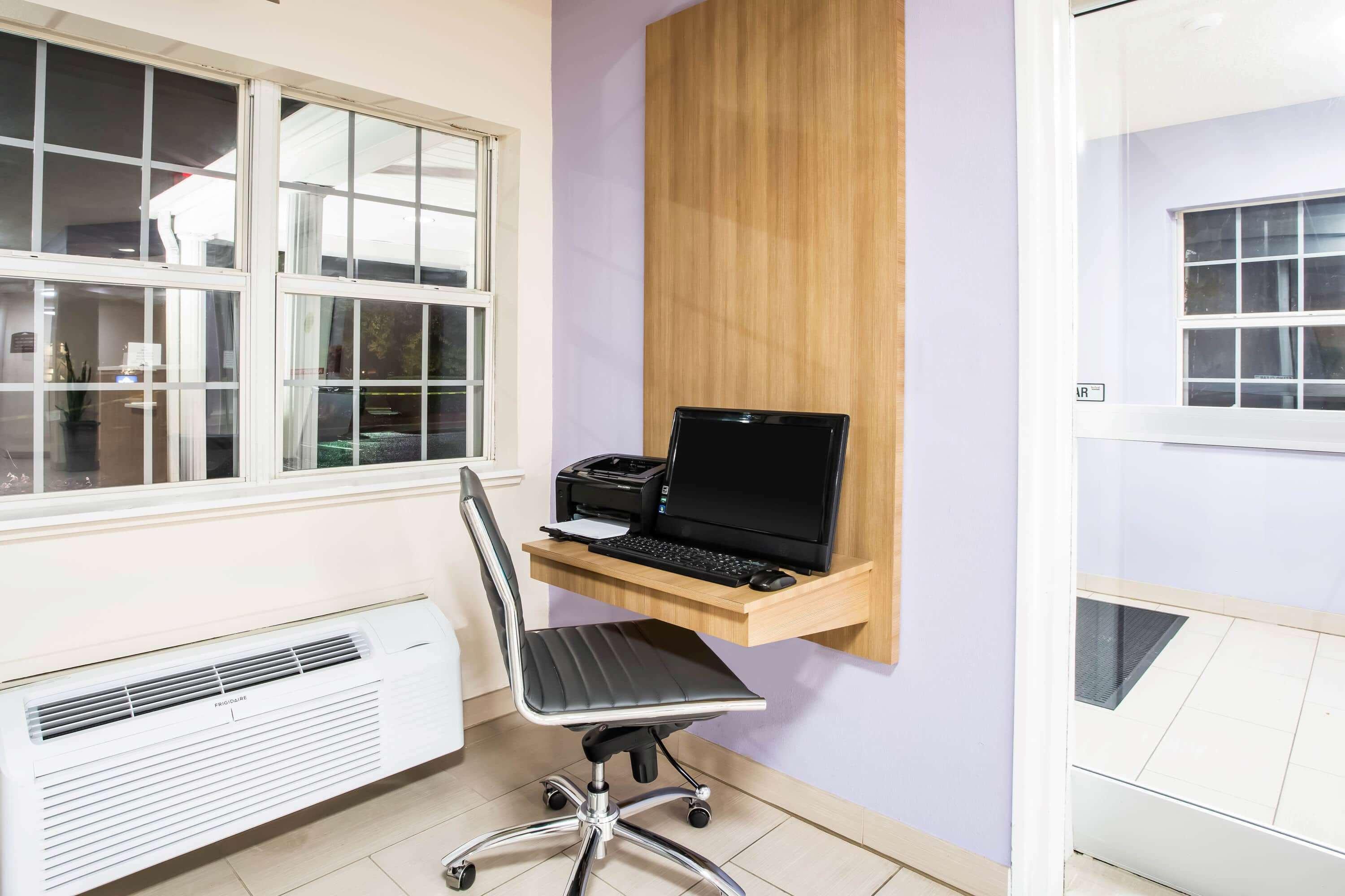 Centro de Negocios Microtel Inn & Suites By Wyndham Southern Pines