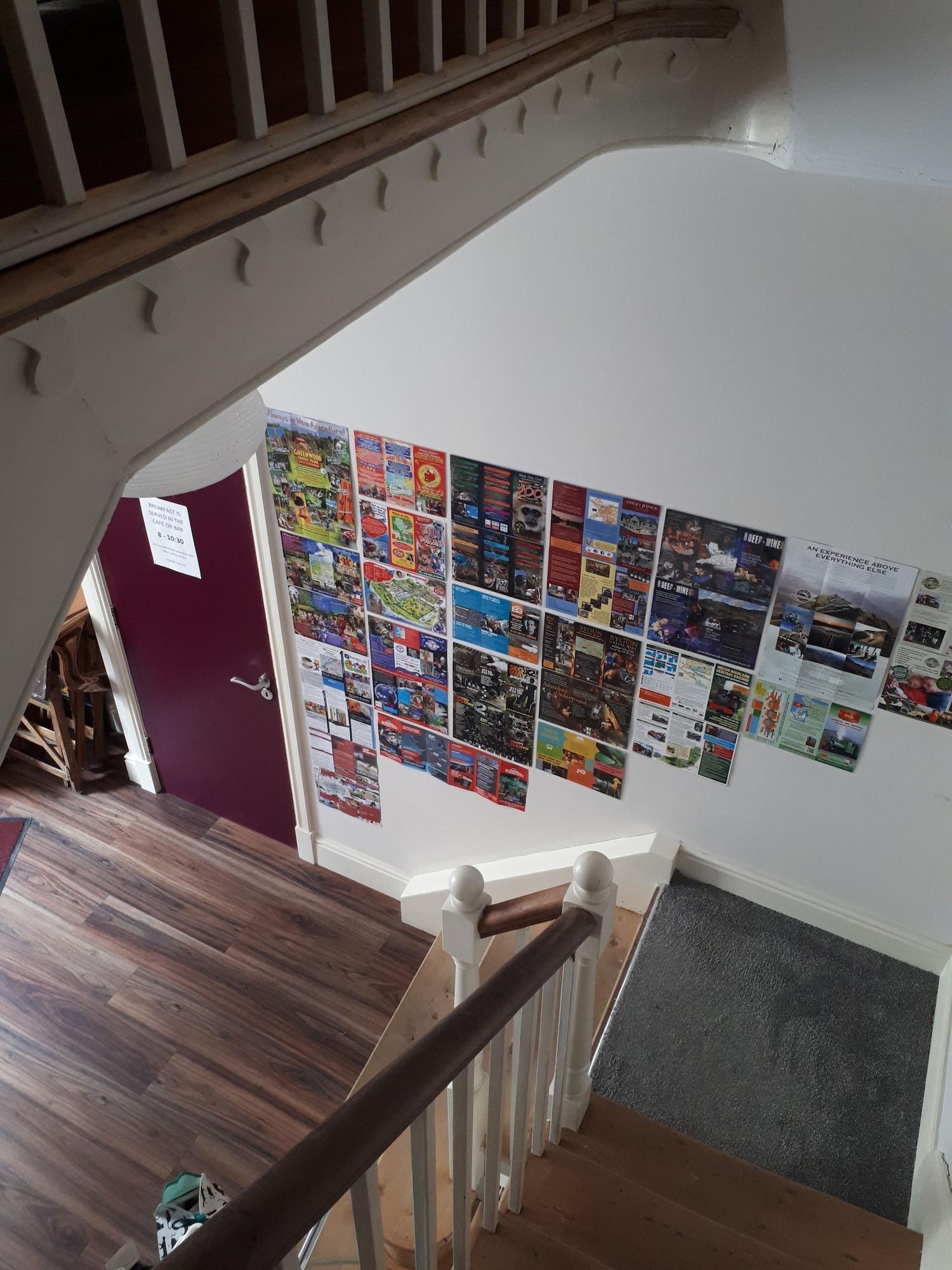 Vista Lobby Ty Glyndwr Bunkhouse Bar and Cafe - Hostel