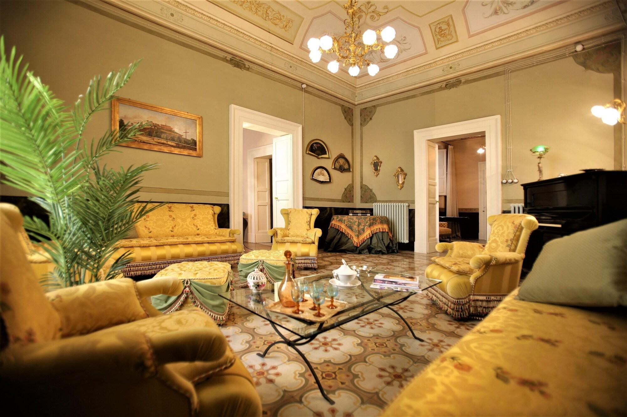 Equipamiento de Habitación Historical Suites VVM