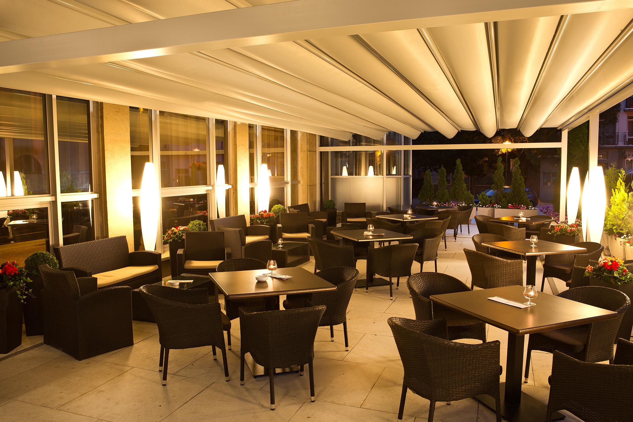Bar/Salón Apollo Hotel Bratislava