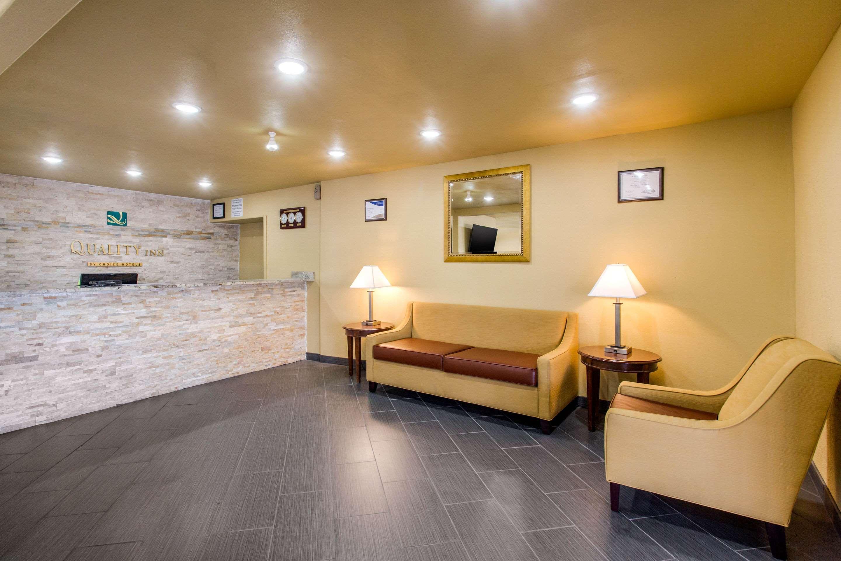 Vista Lobby Quality Inn Stateline