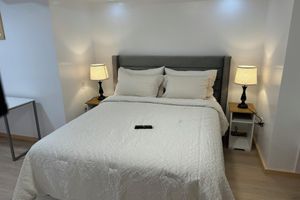 Renta Vacacional - Large bedroom with private bathroom and workspace.