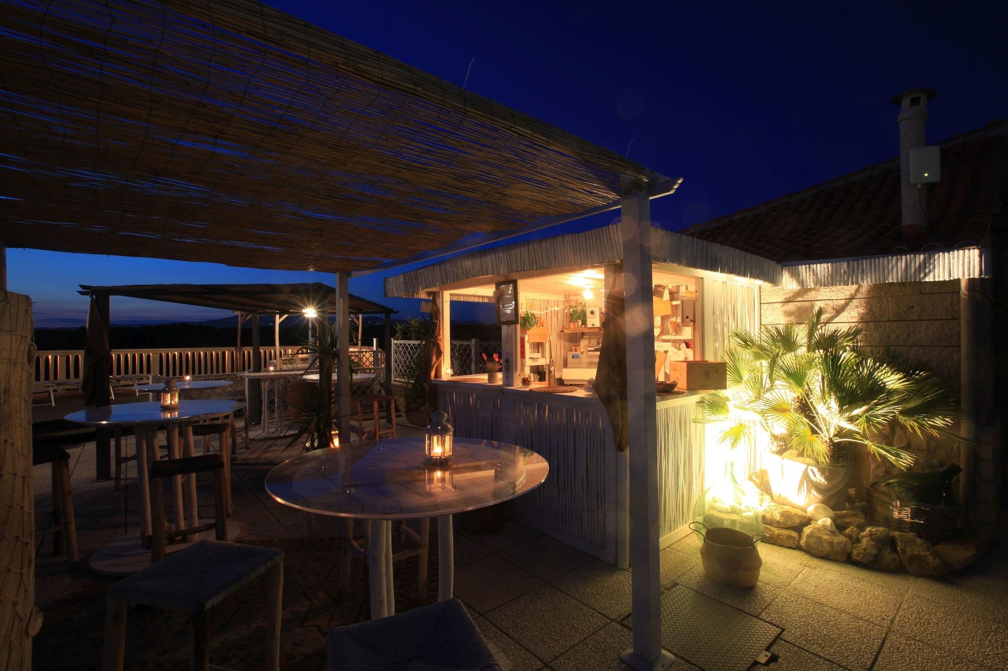 Bar/Salón MORF - soulful suites