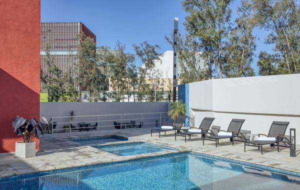 FIESTA INN GUADALAJARA PONIENTE - Hoteles cerca de La Minerva en Guadalajara