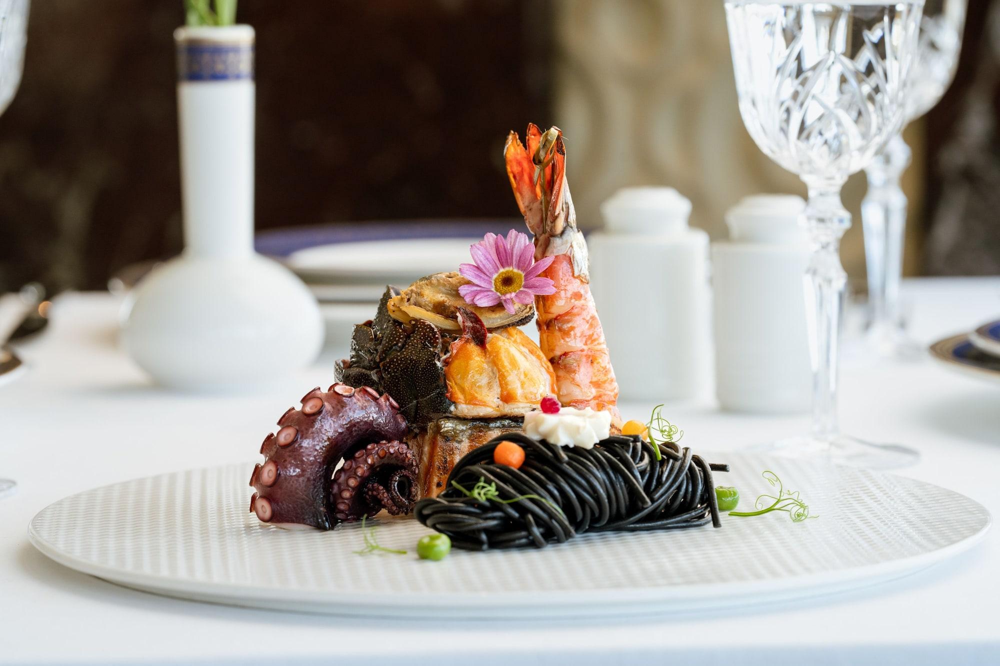 Restaurant Makkah Clock Royal Tower, A Fairmont Hotel