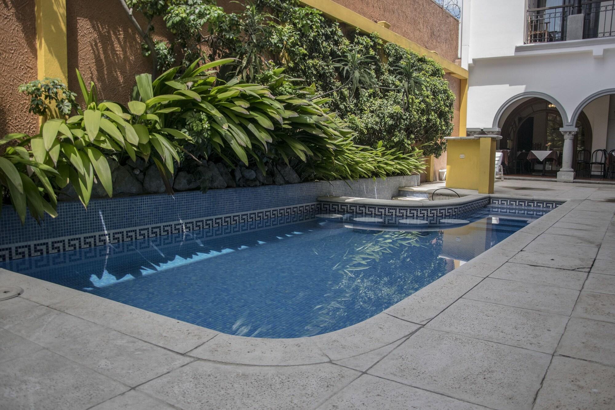 Vista Piscina Hotel Colonial