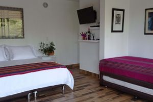 Alojamiento - Beautiful room with Jacuzzi in the forest 10 minutes from the city of Pereira.