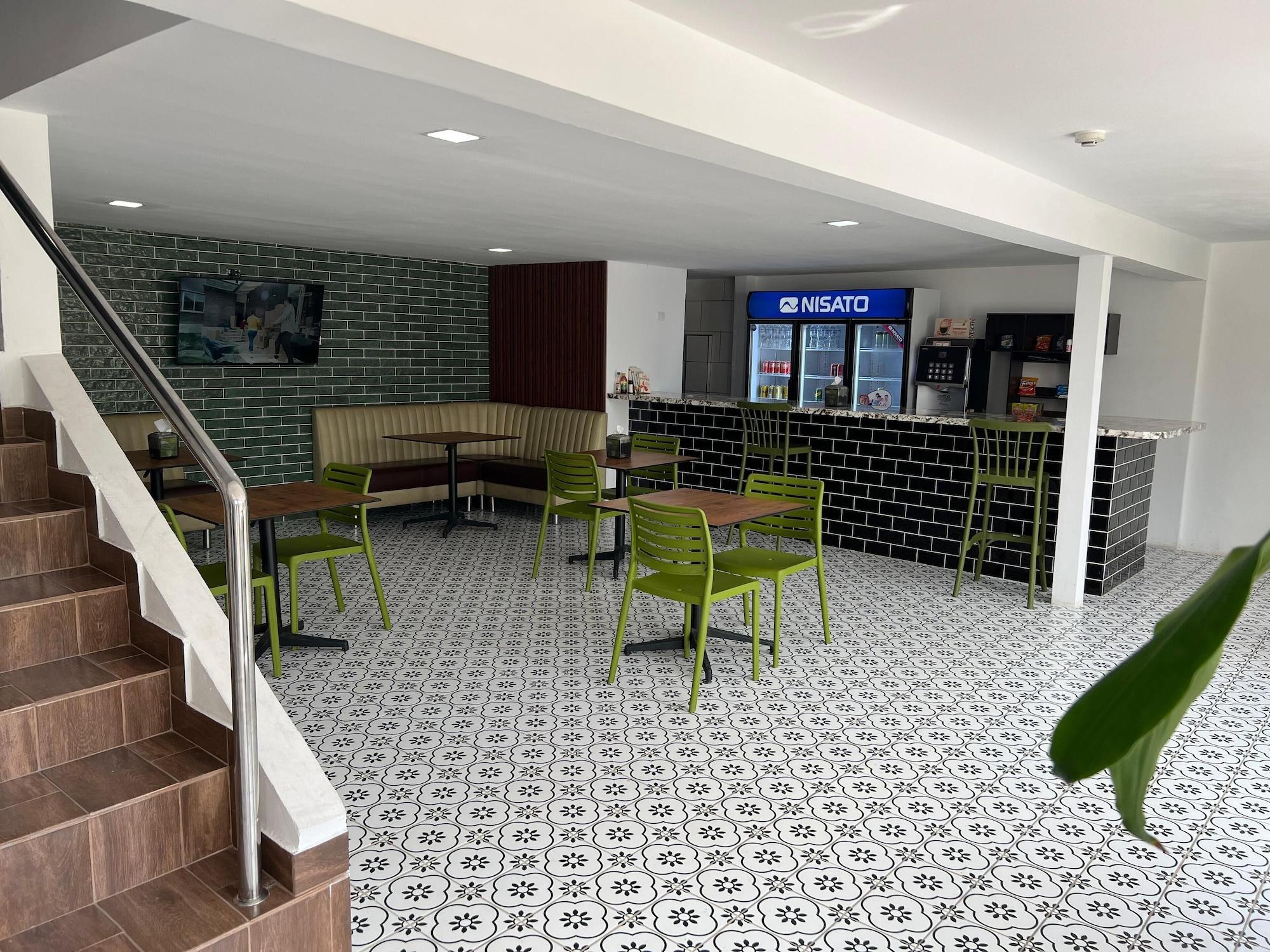 Restaurant Express Inn Panama International Airport Hostel