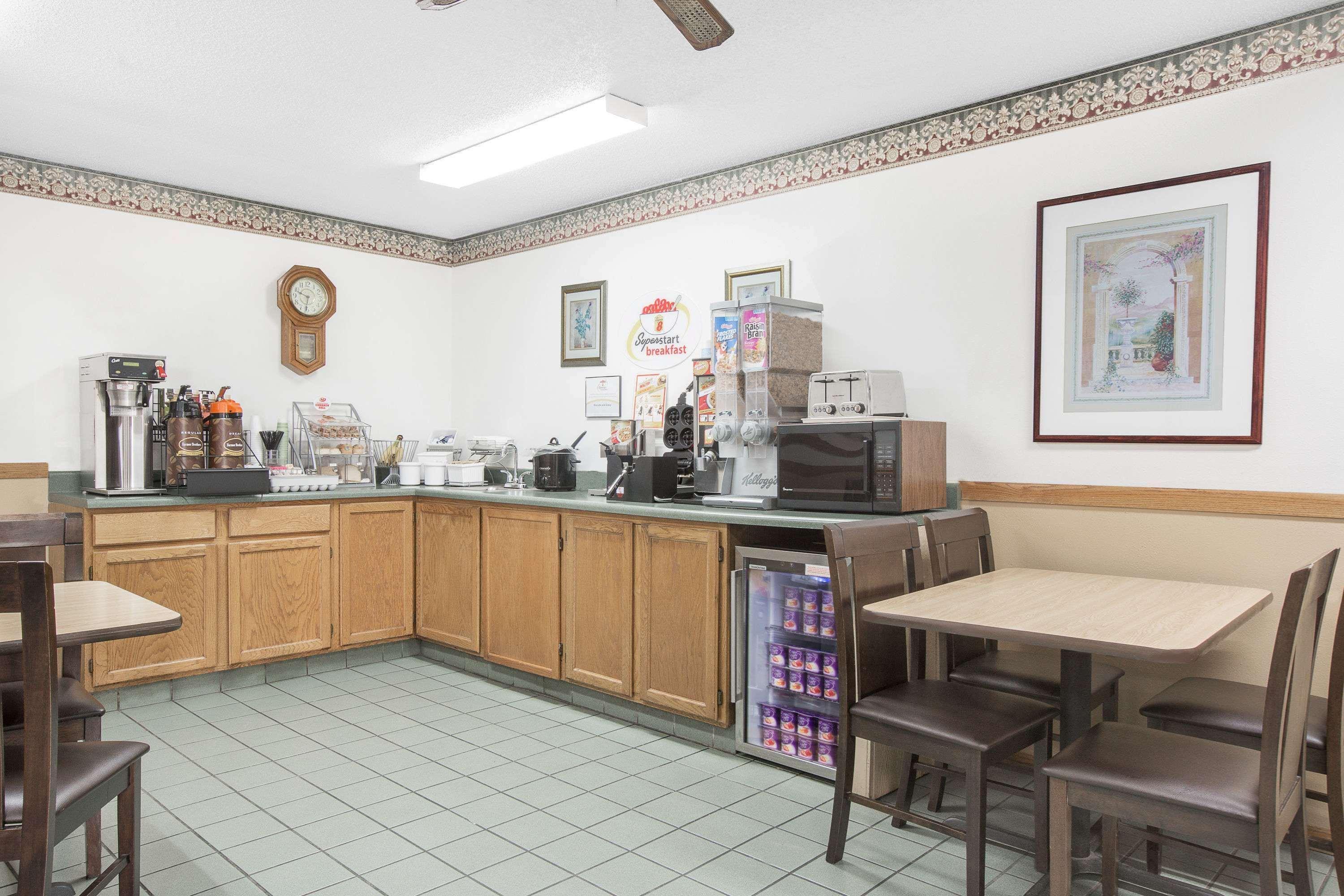 Restaurant Super 8 by Wyndham Chillicothe