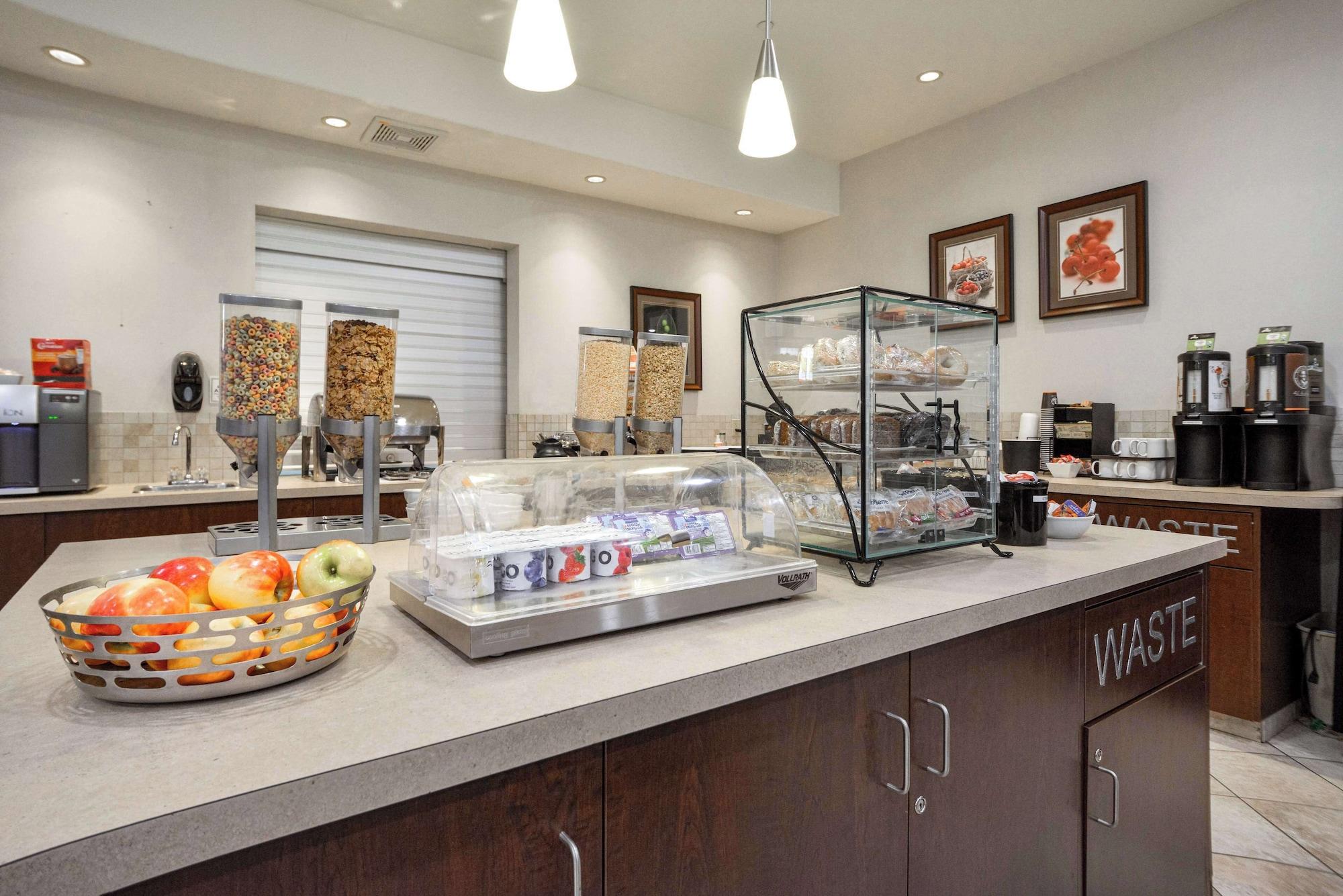 Restaurant Coast Weyburn Hotel