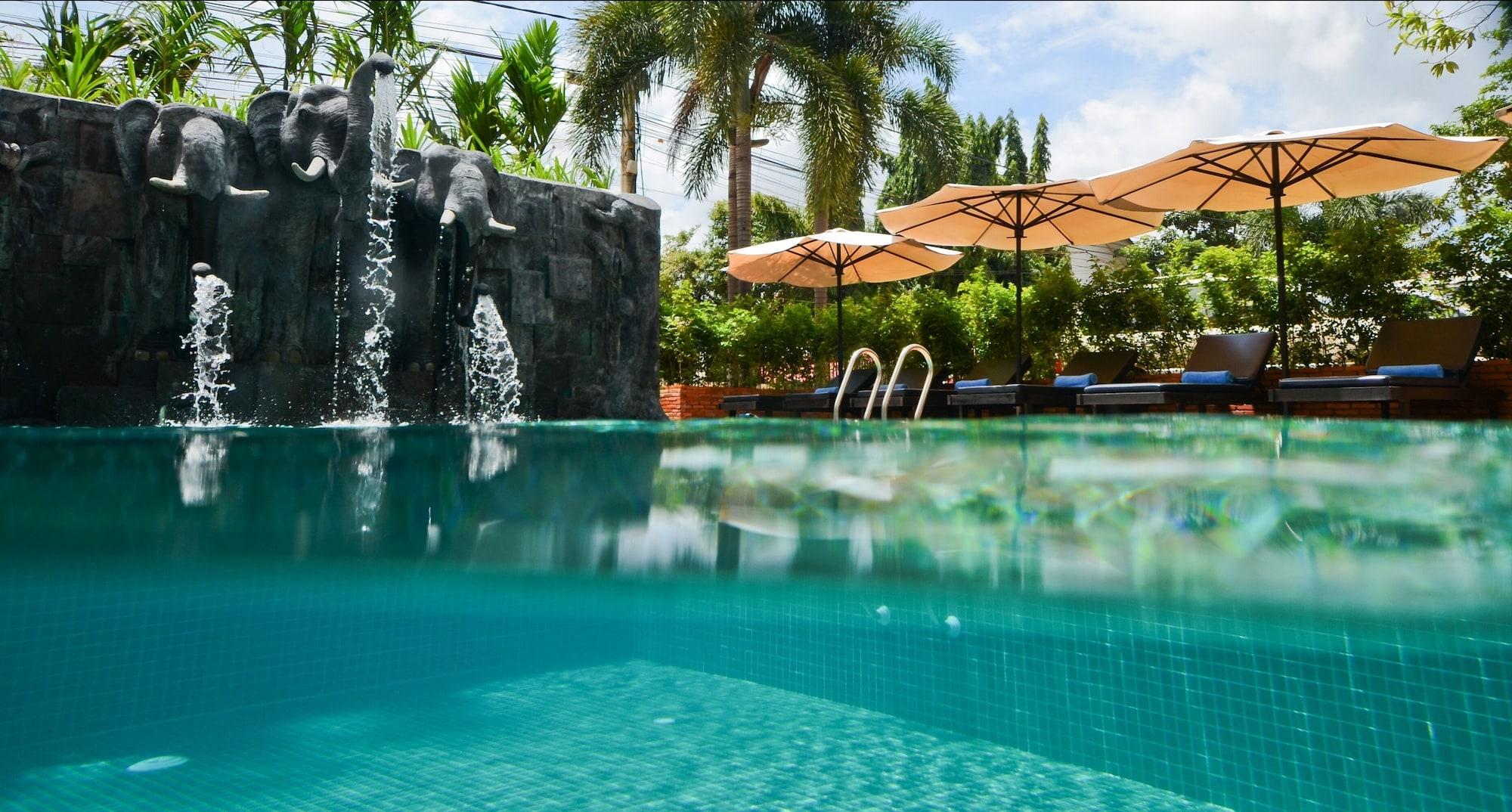 Vista Piscina Royal Crown Hotel & Spa