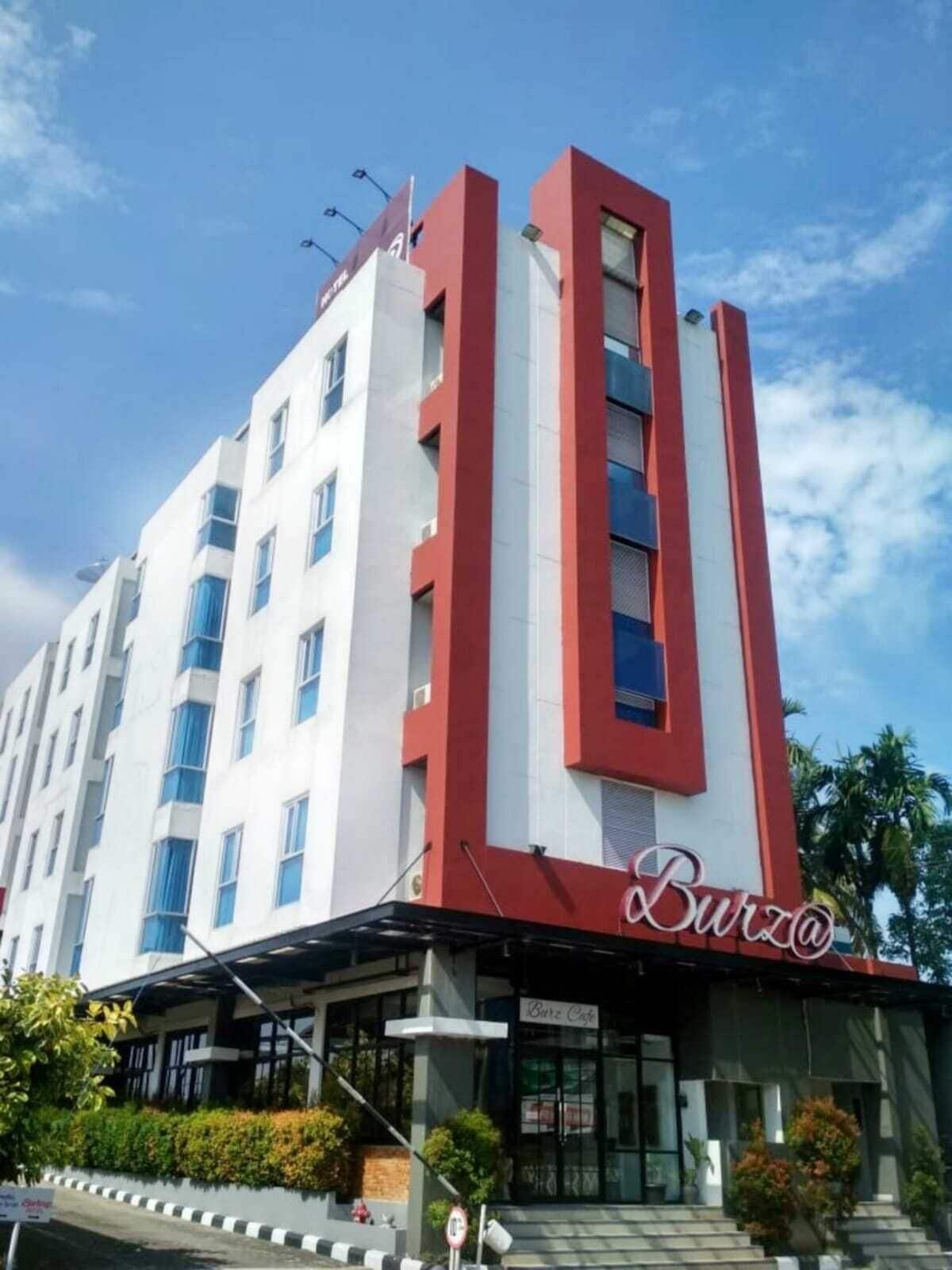 Vista Exterior Burza Hotel