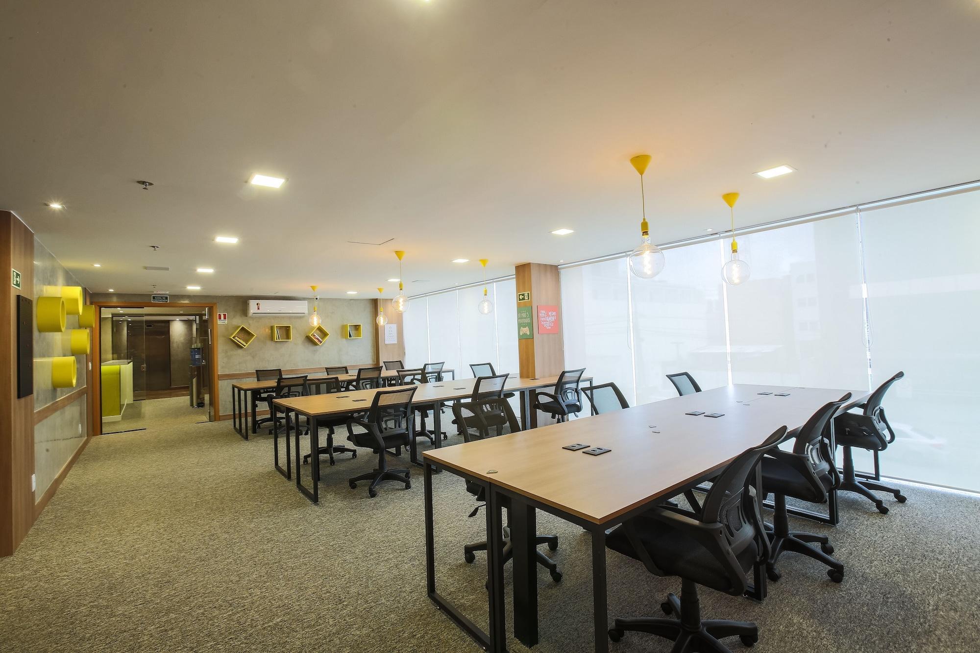 Centro de Negocios Play Hotel