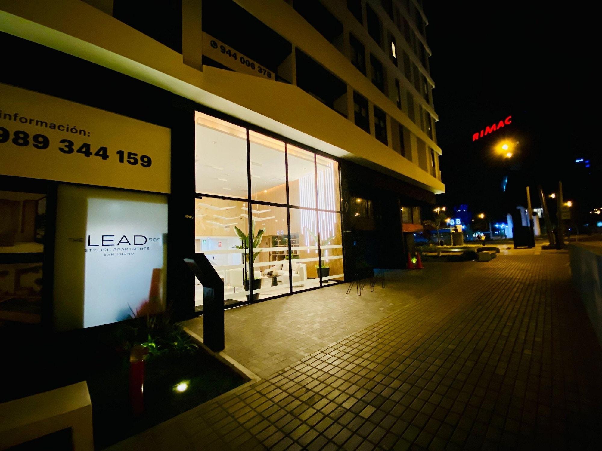 Vista Exterior Executive Apart en San Isidro WiFi Pool