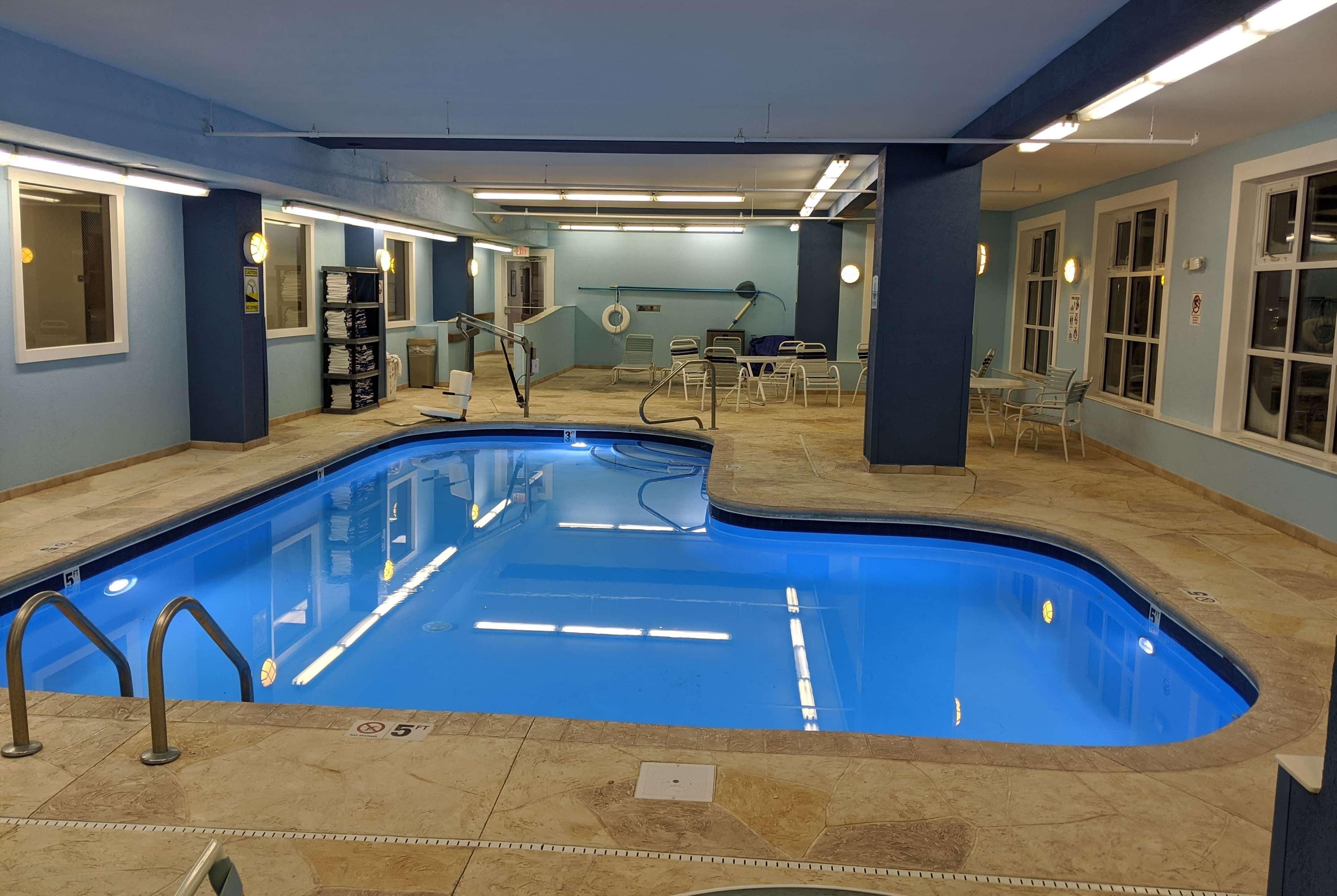 Vista Piscina Baymont by Wyndham Rockford