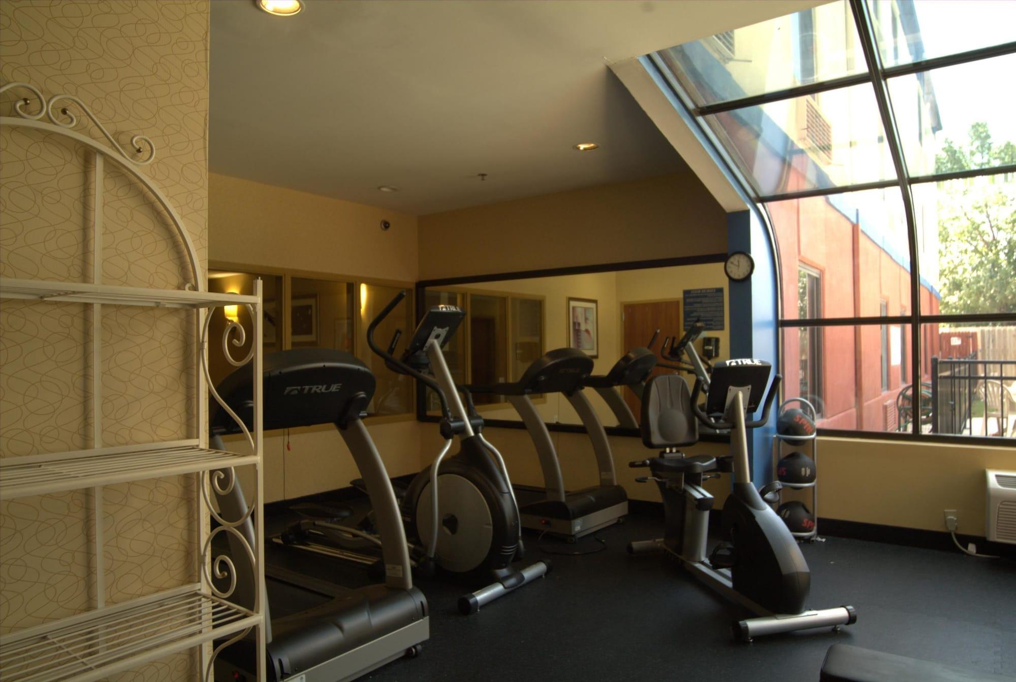 Gimnasio Days Inn by Wyndham Tulsa Central
