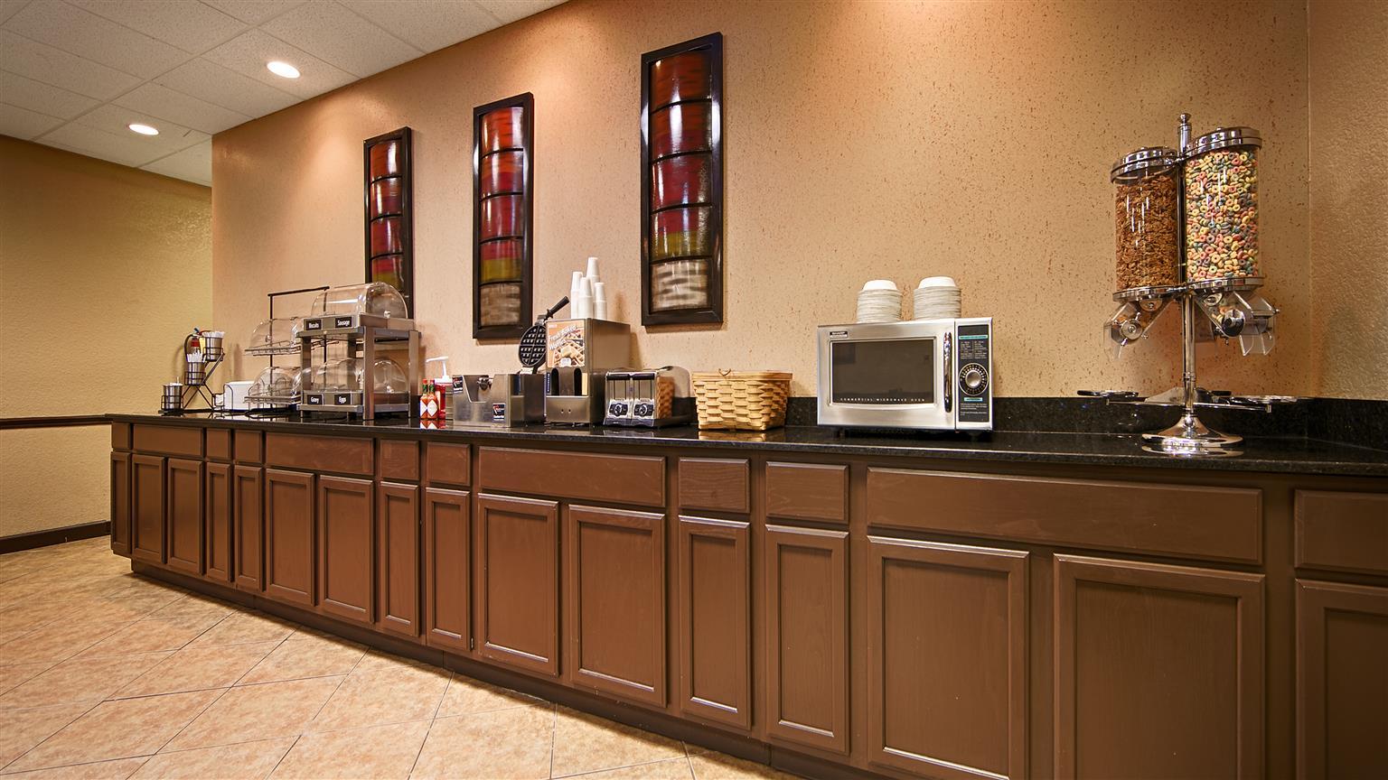 Restaurant Days Inn & Suites by Wyndham Johnson City