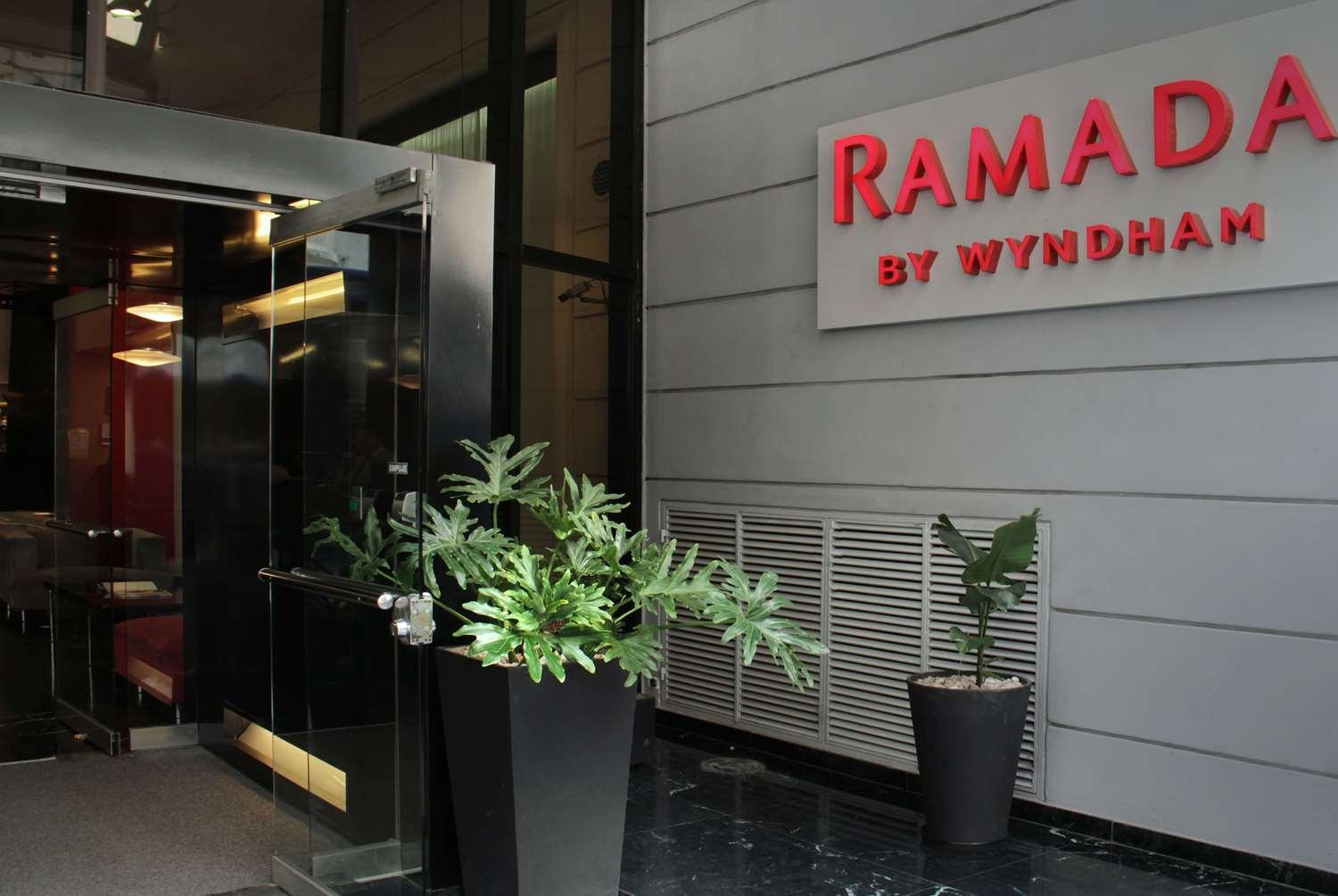 Vista Exterior Ramada by Wyndham Buenos Aires Centro