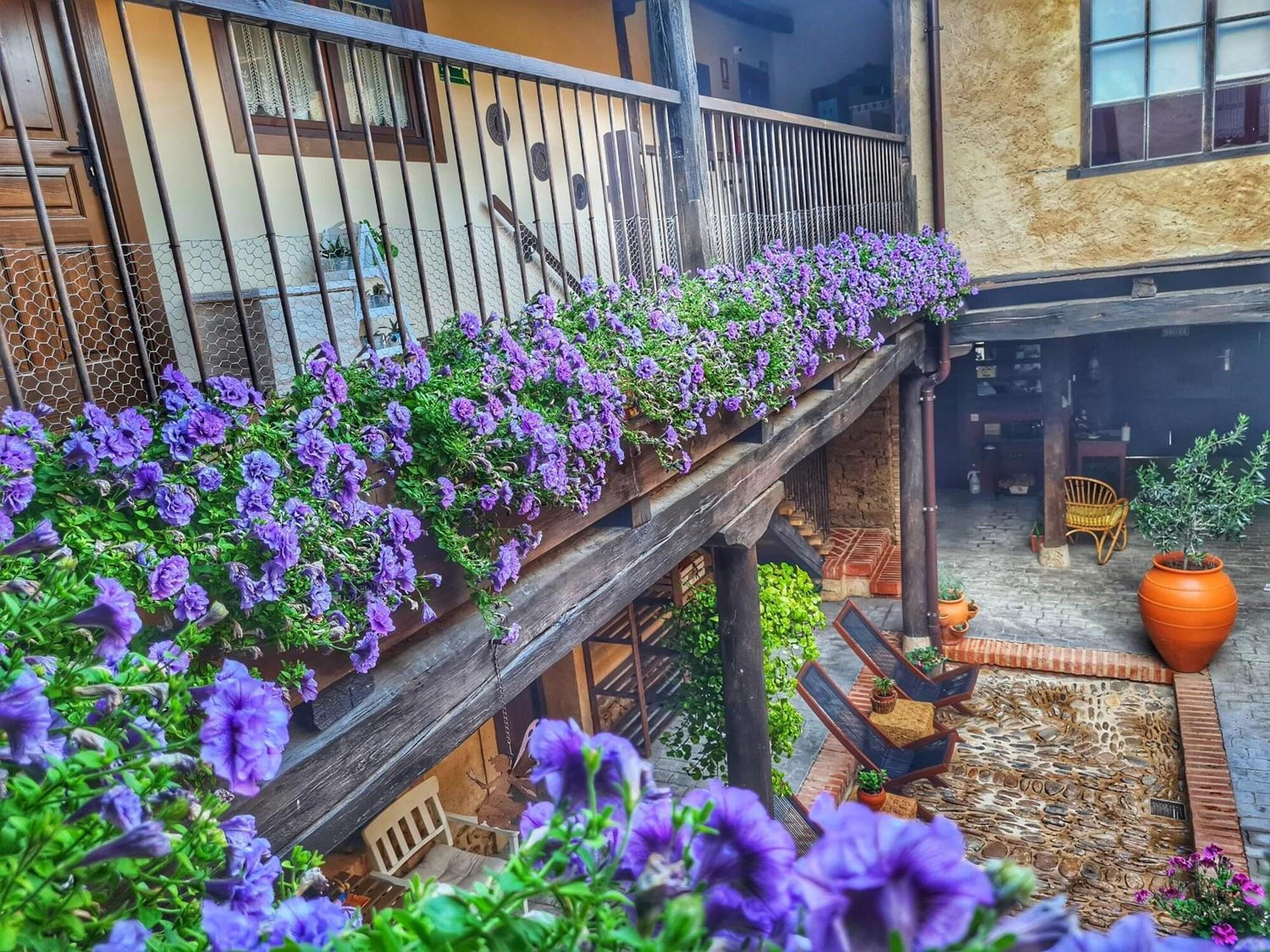 Vista Exterior Albergue el Encanto - Hostel para peregrinos