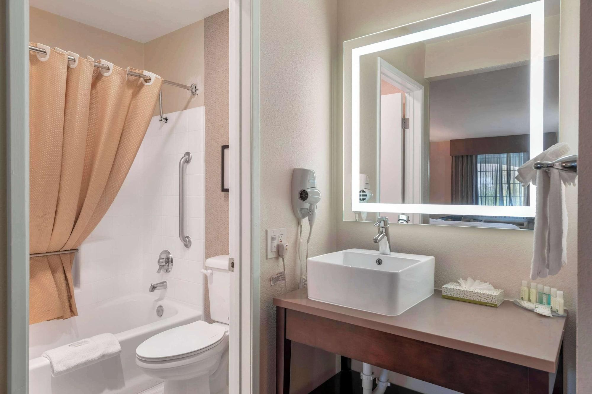 Habitación Quality Inn & Suites Camarillo - Oxnard