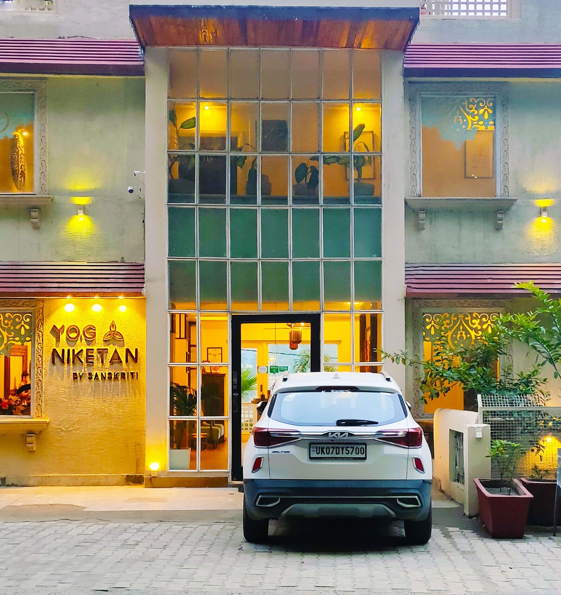 Vista Exterior Yog Niketan by Sanskriti