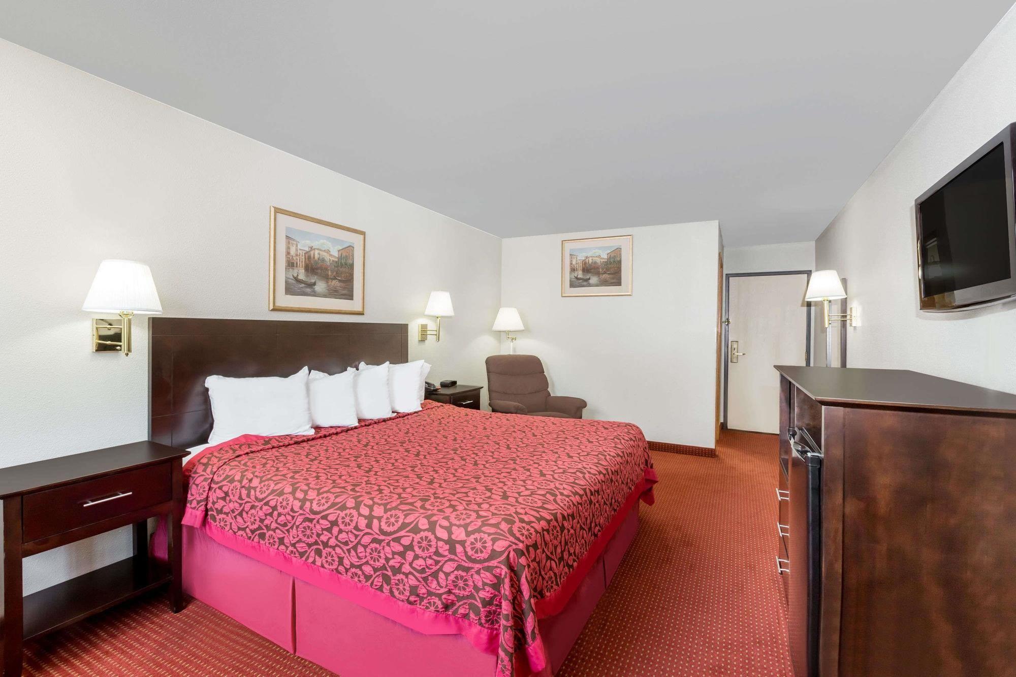 Habitación Days Inn & Suites by Wyndham Des Moines Airport