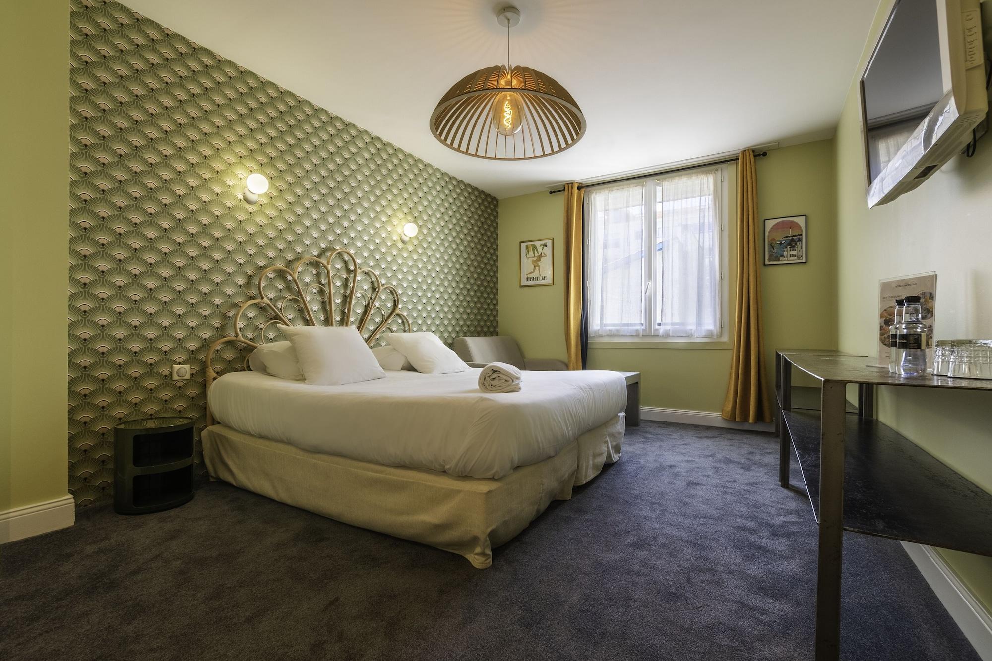 Varios Hôtel Cosmopolitain