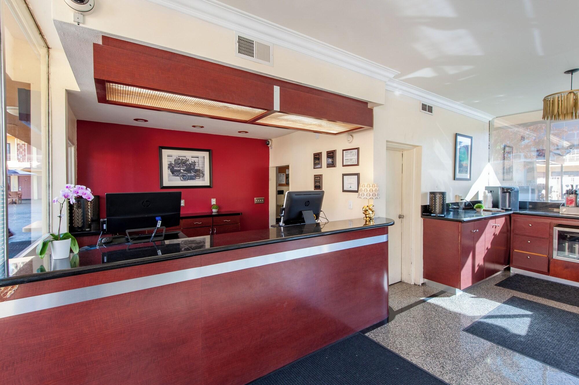 Vista Lobby Studio City Court Yard Hotel