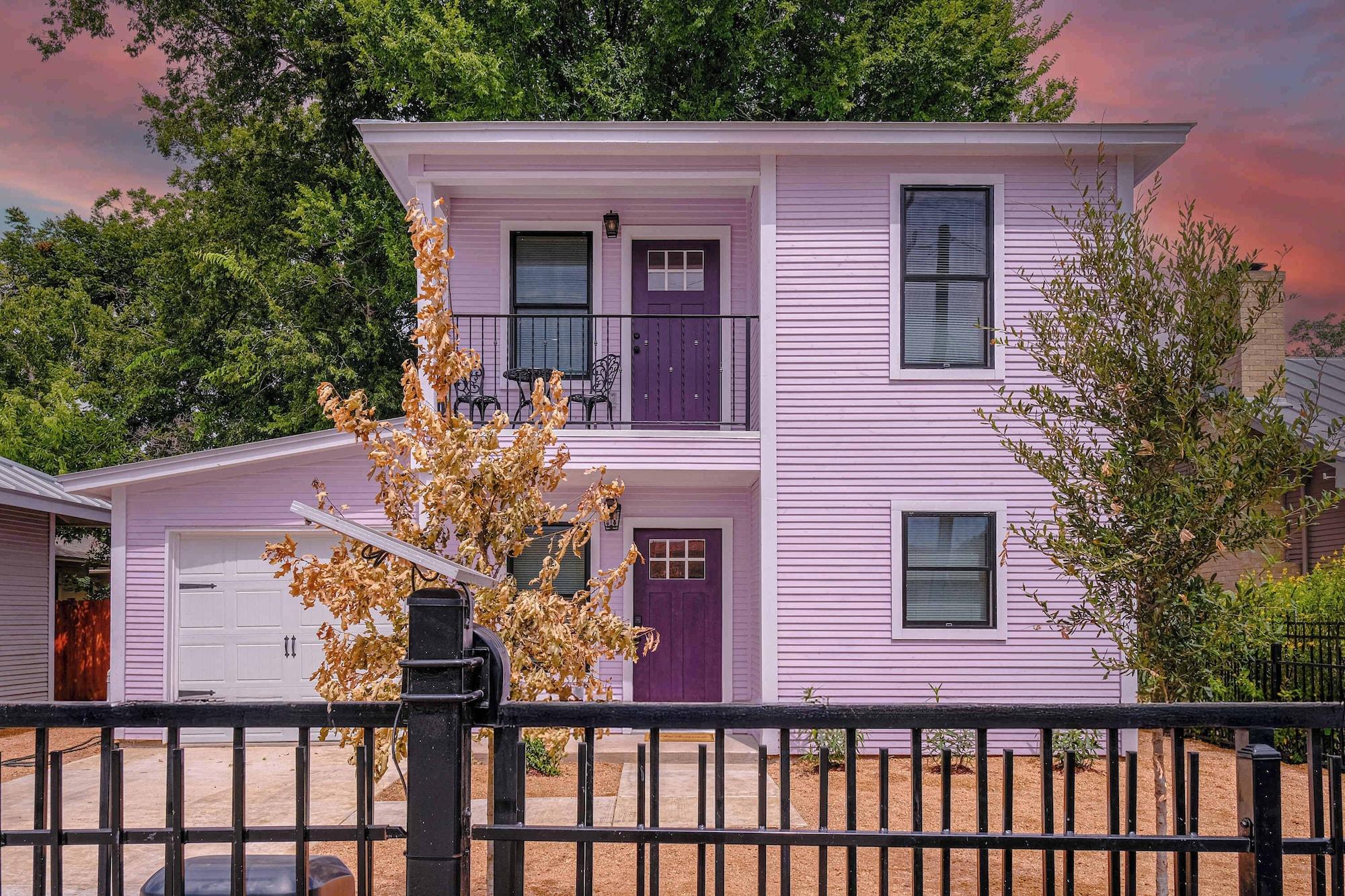 Varios Stylish Stay With Unforgettable Downtown Views!