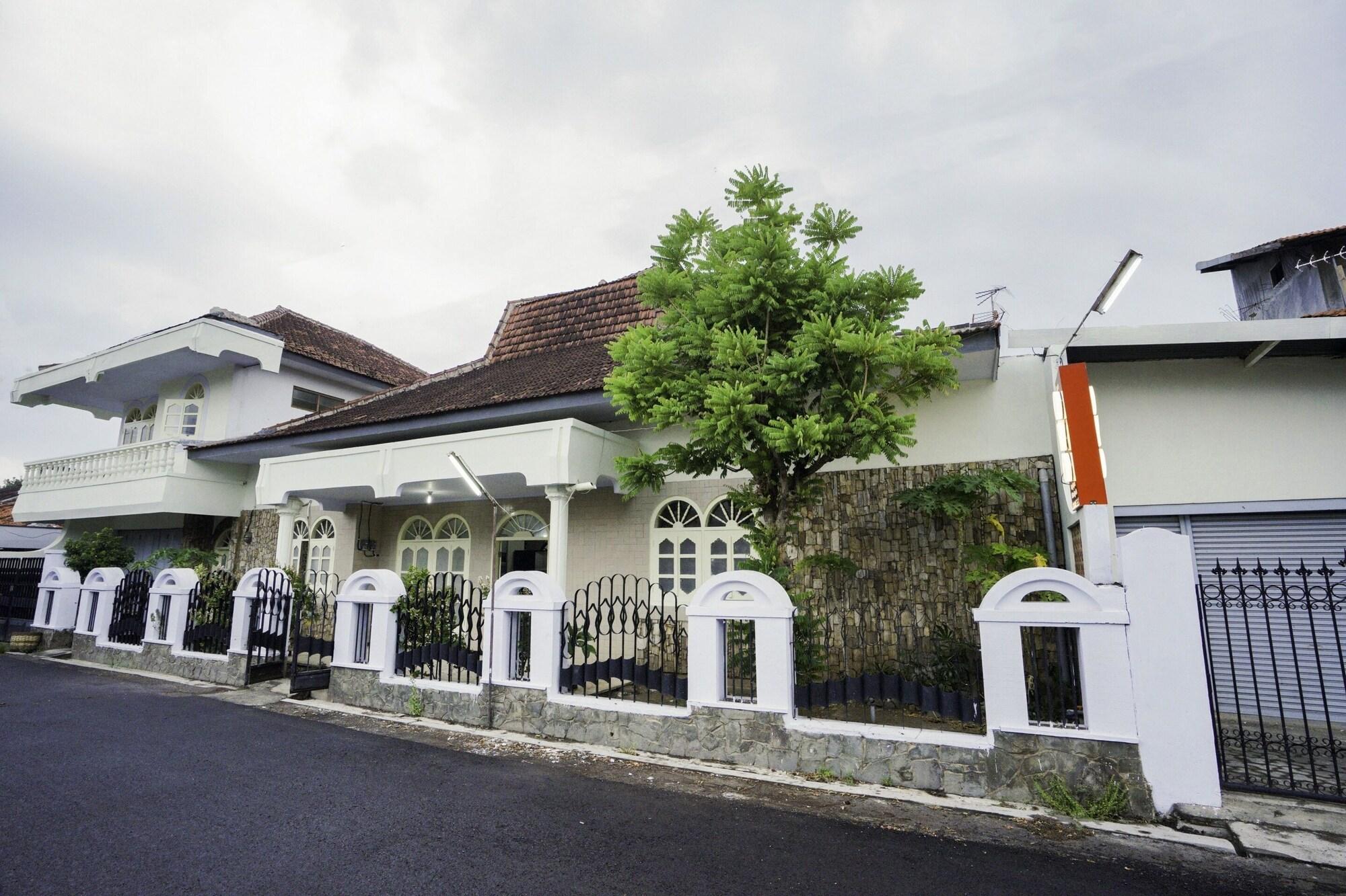 Vista Exterior OYO 2004 Penginapan Bidara Syariah