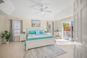 Alquiler Vacacional - Multiple Families! 3 min walk to Beach, Jacuzzi, Heated Salt Wtr Pool, Game room