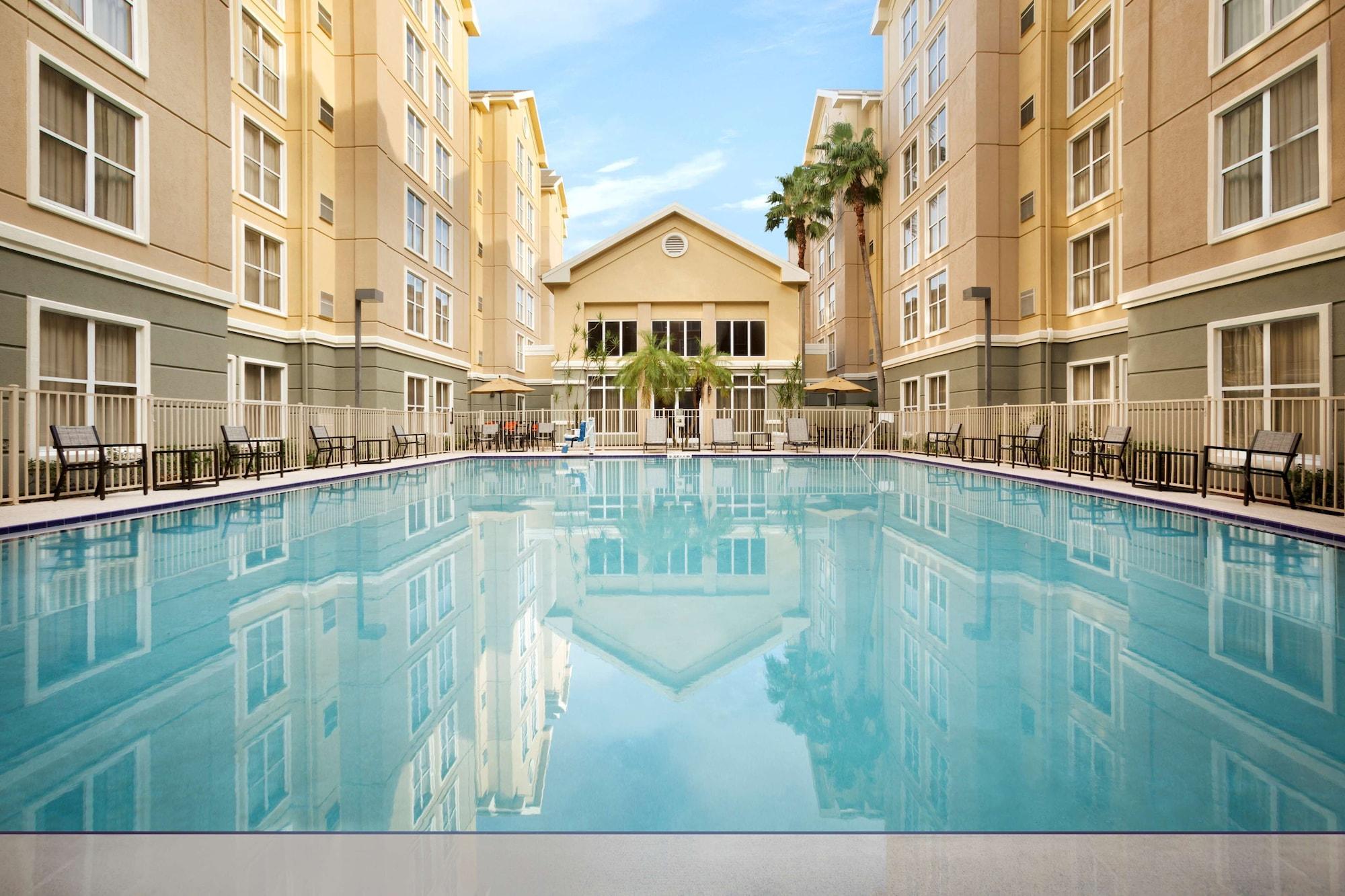 Vista Piscina Homewood Suites by Hilton Orlando-International Drive/Convention Center