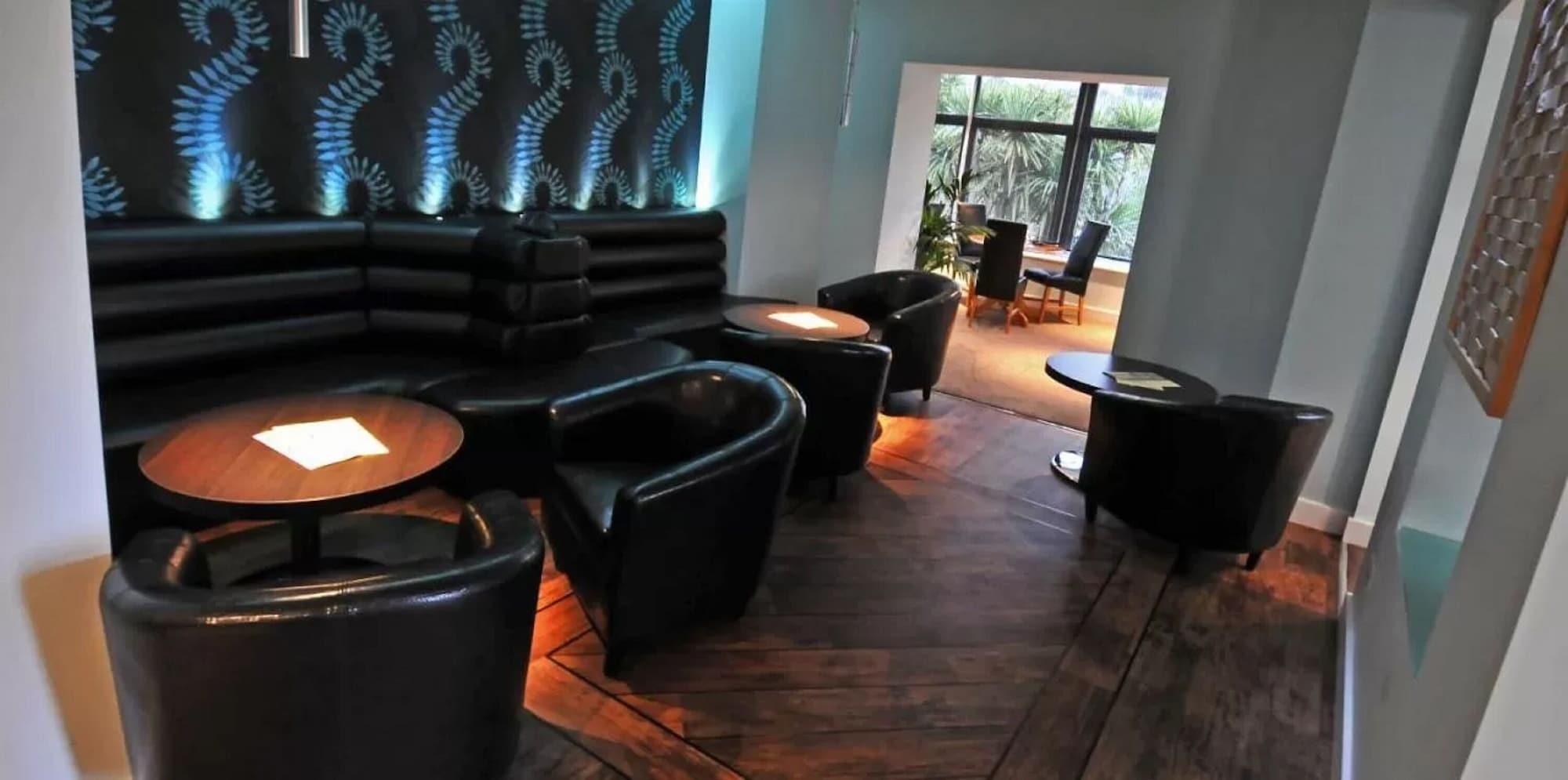 Vista Lobby Westberry Hotel