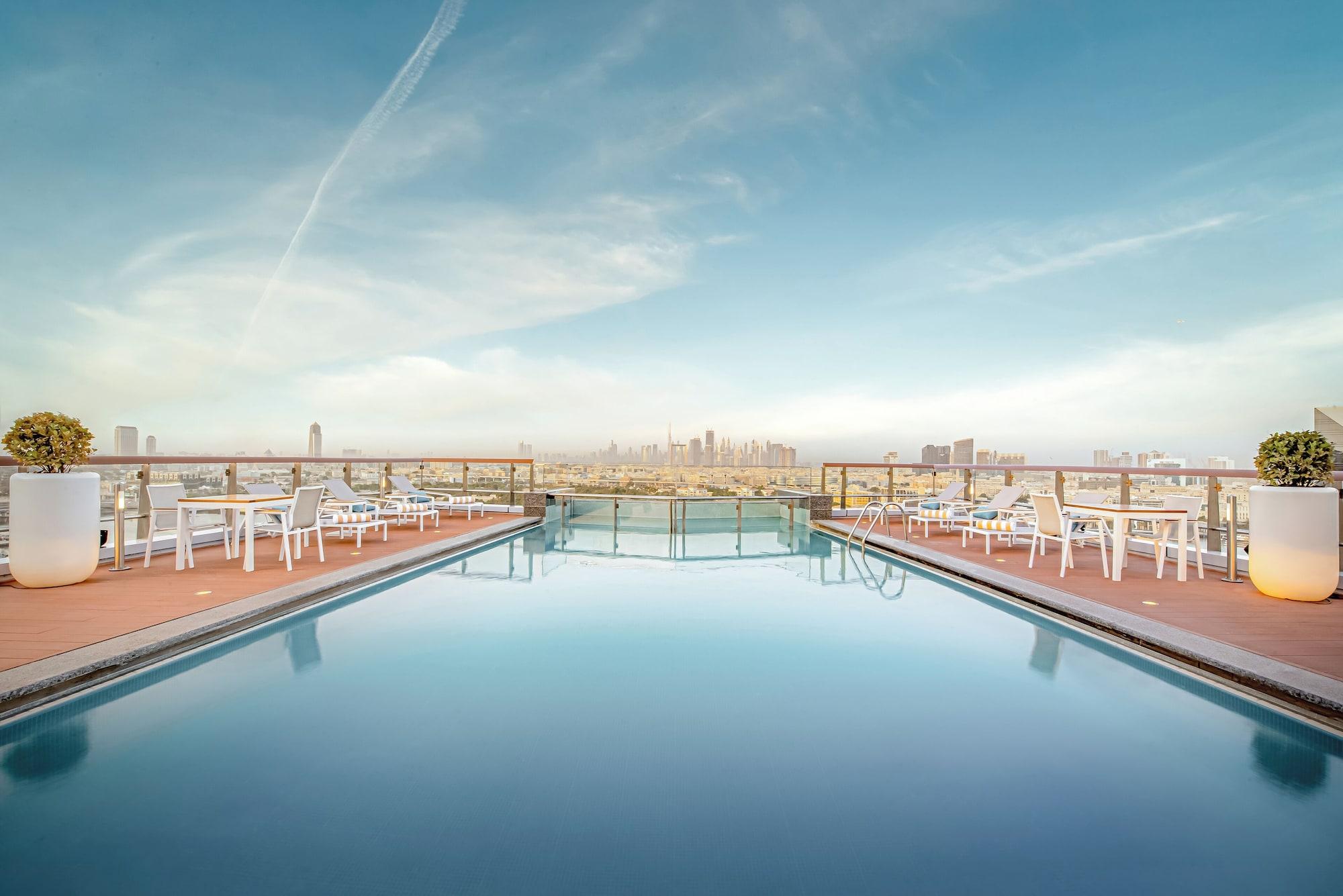Vista Piscina Golden Sands-Dubai Creek
