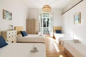 Alquiler Vacacional - Modernist Gem for Large Groups in Central Barcelona