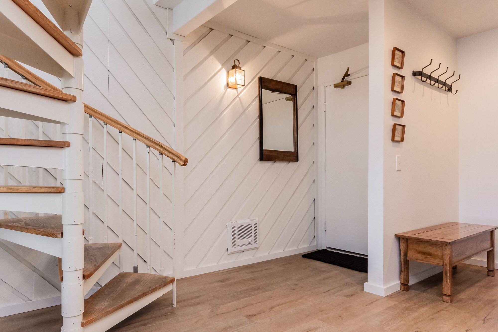 Vista Lobby Crestview B44