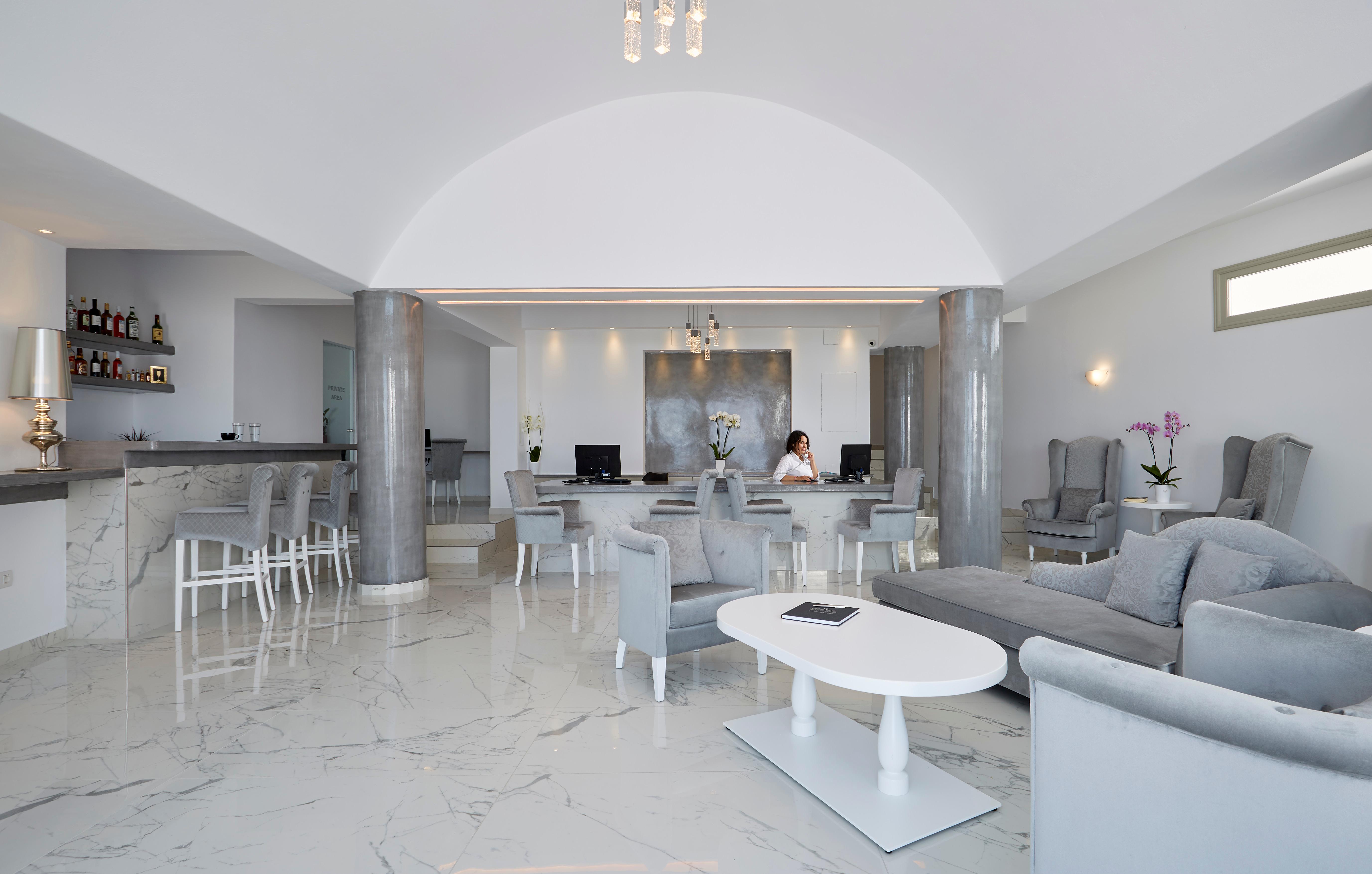 Vista Lobby Aperanto Suites