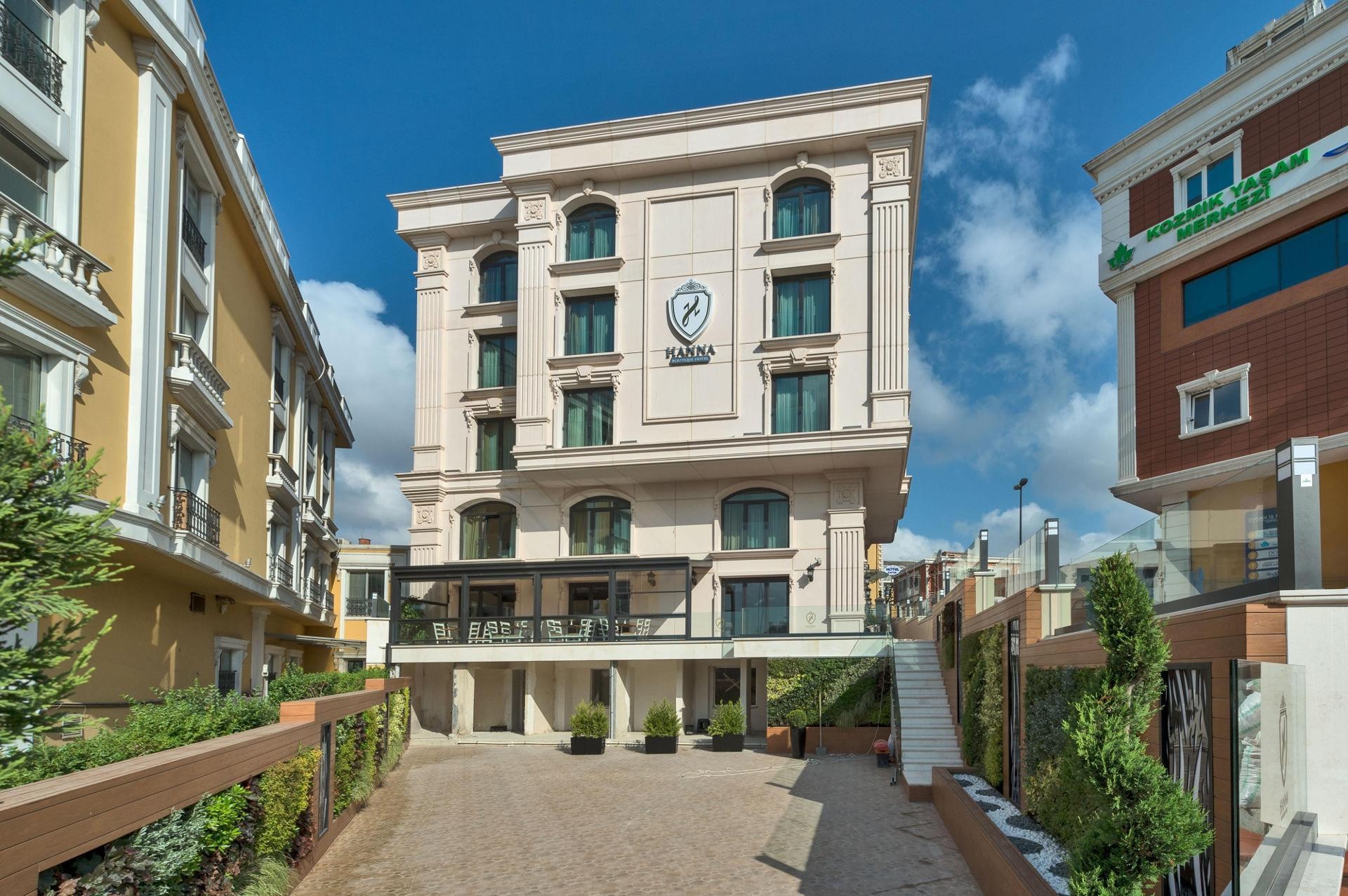 Varios Hanna Hotel