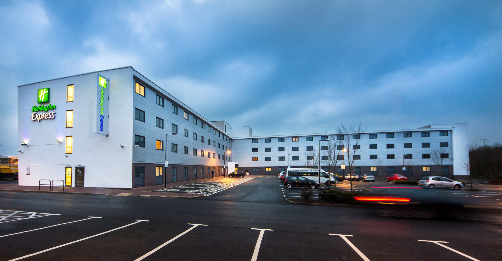 Vista Exterior Holiday Inn Express Manchester Airport by IHG