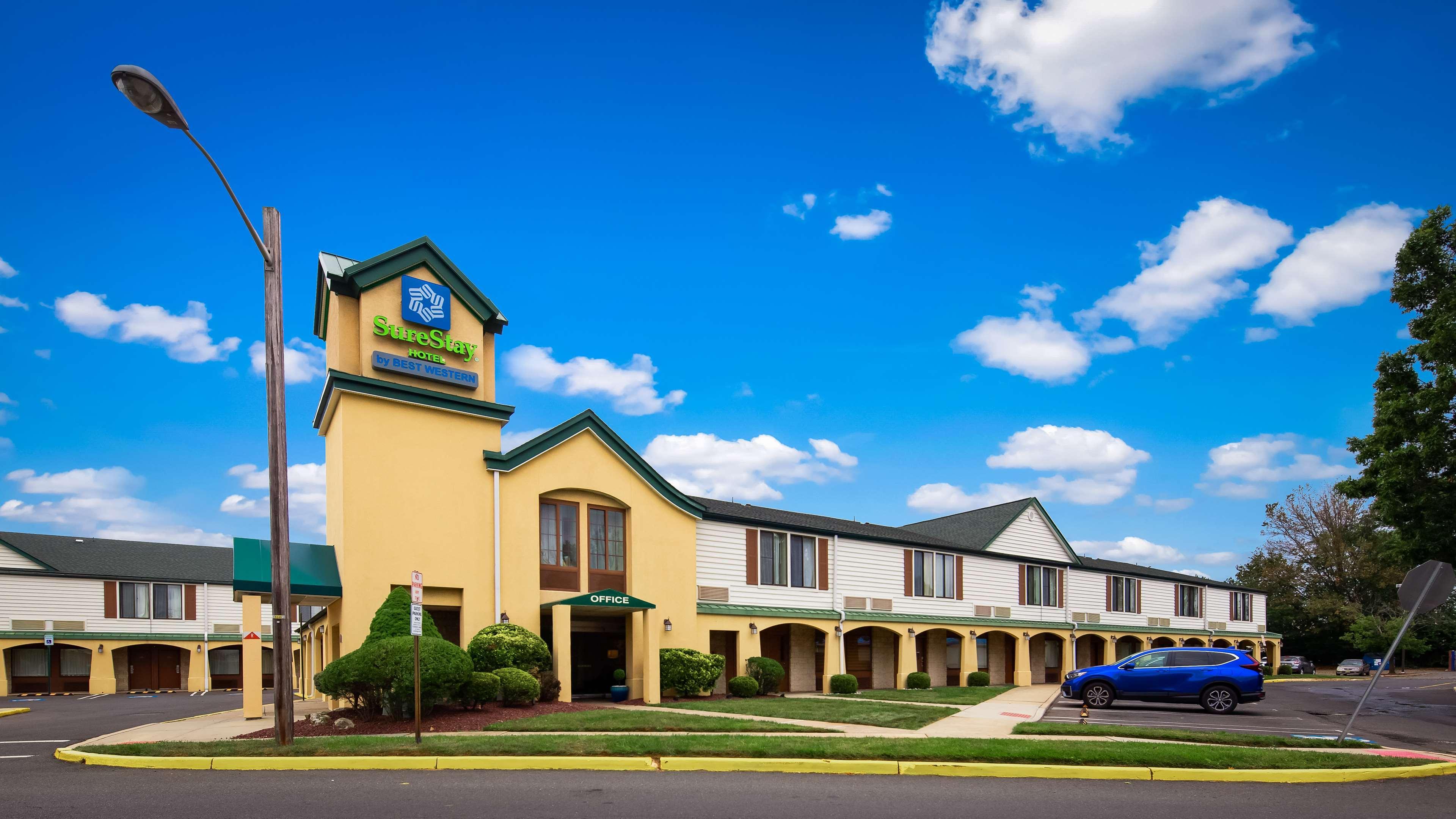 Vista Exterior SureStay Hotel by Best Western East Brunswick