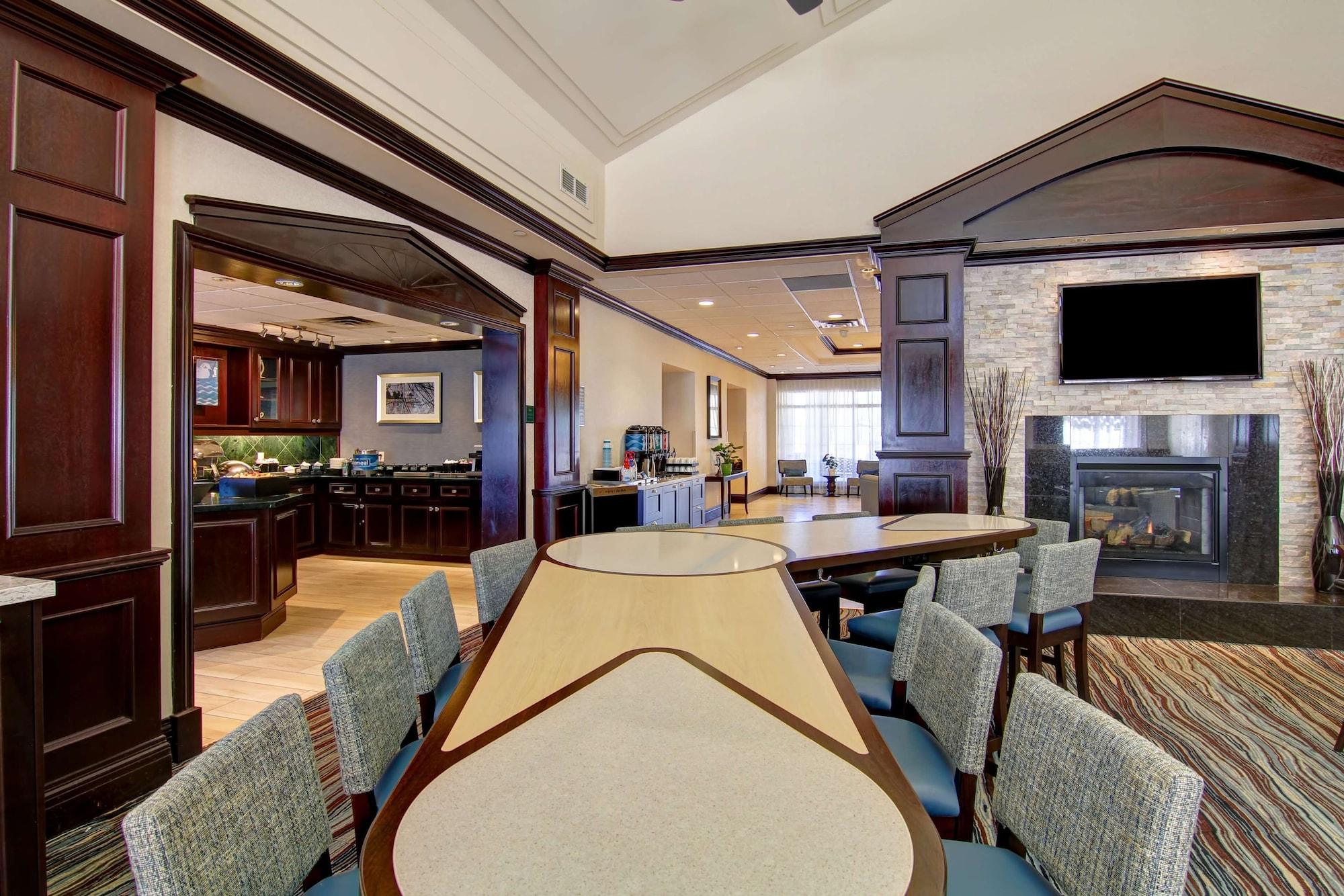 Vista Lobby Homewood Suites by Hilton Toronto Mississauga