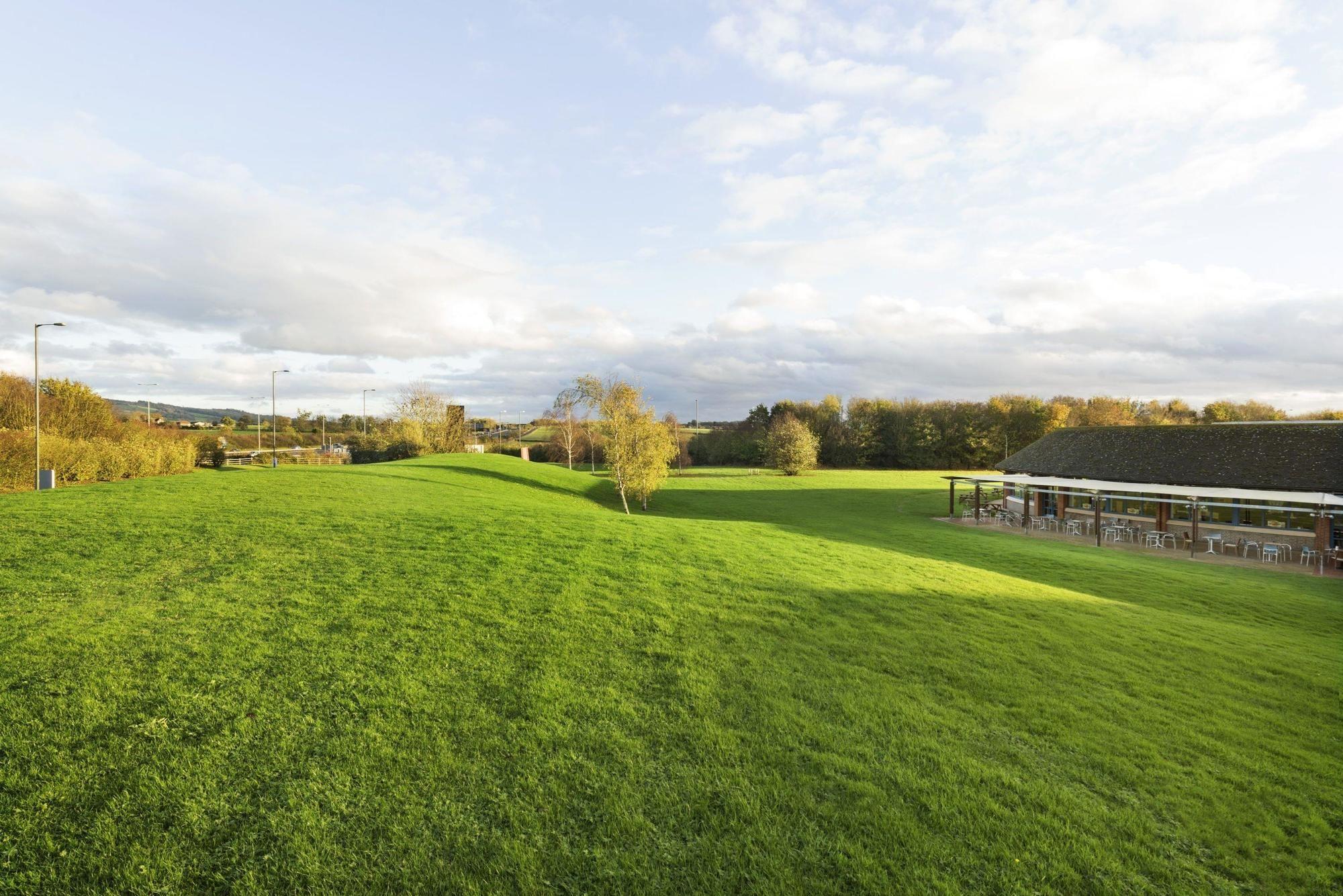 Vista Exterior Days Inn by Wyndham Tewkesbury Strensham