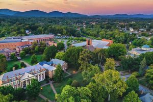 Alquiler Vacacional - Free Garage + King Bed - Brick Loft in Downtown Roanoke - Walk to everything