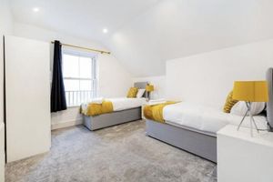 Alquiler Vacacional - Your Gateway to Comfort: Relocators & Contractors' Haven Near the Airport