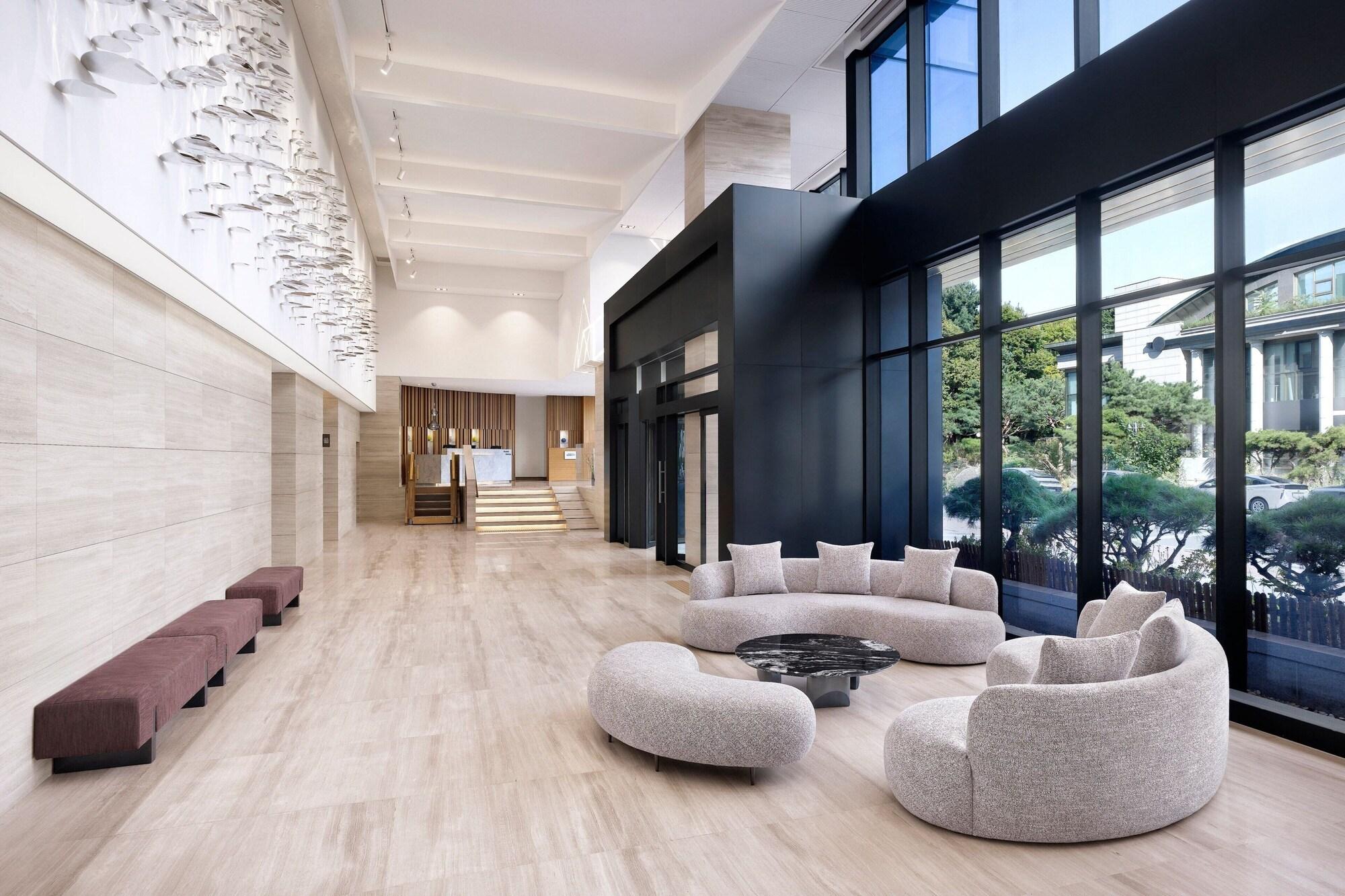 Vista Lobby Four Points By Sheraton Suwon