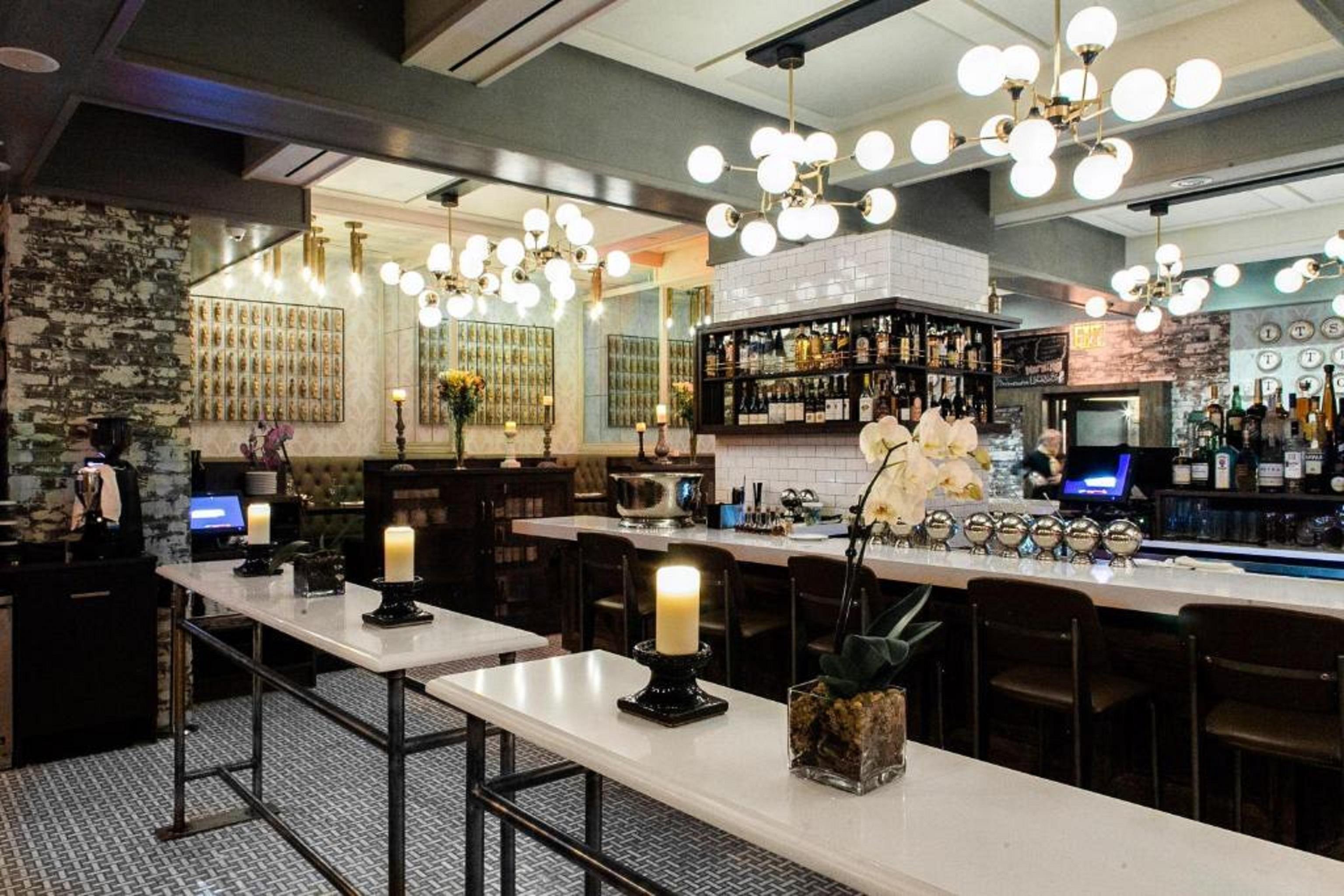 Bar/Salón Executive Hotel Le Soleil New York