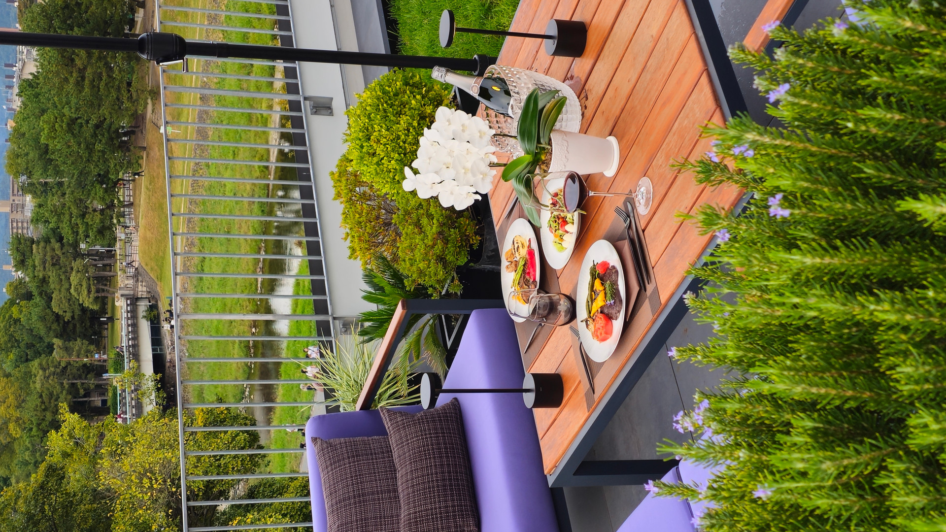 Restaurant Kamo Residences by Reflections