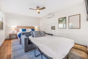 Alquiler Vacacional - Beachside Retreat: Large Studio with AC 2 Blocks to Beach