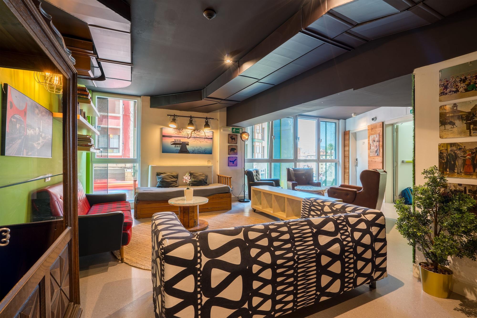 Varios Ganbara Hostel
